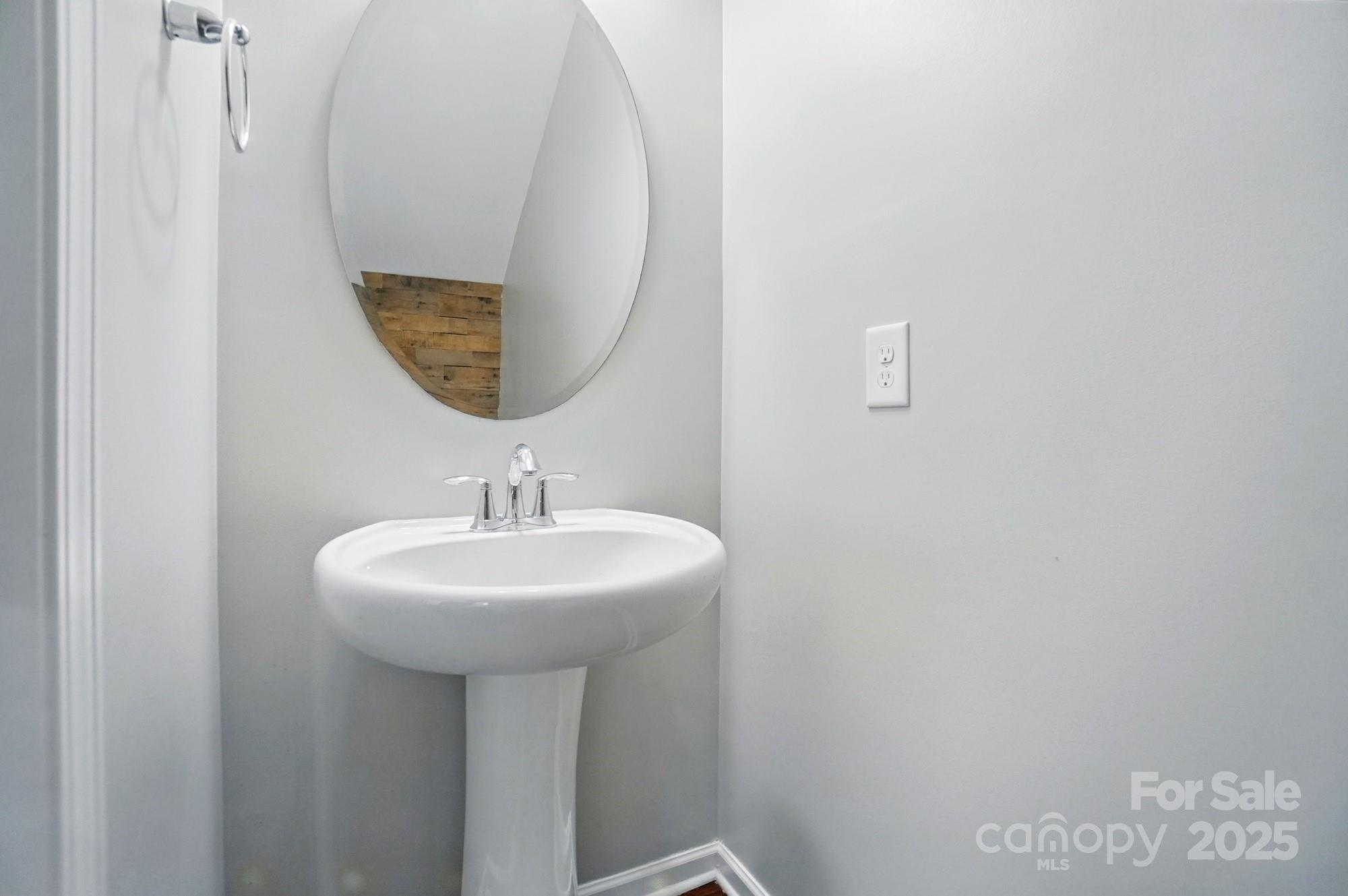 8115 Kelburn Lane Property Photo 8