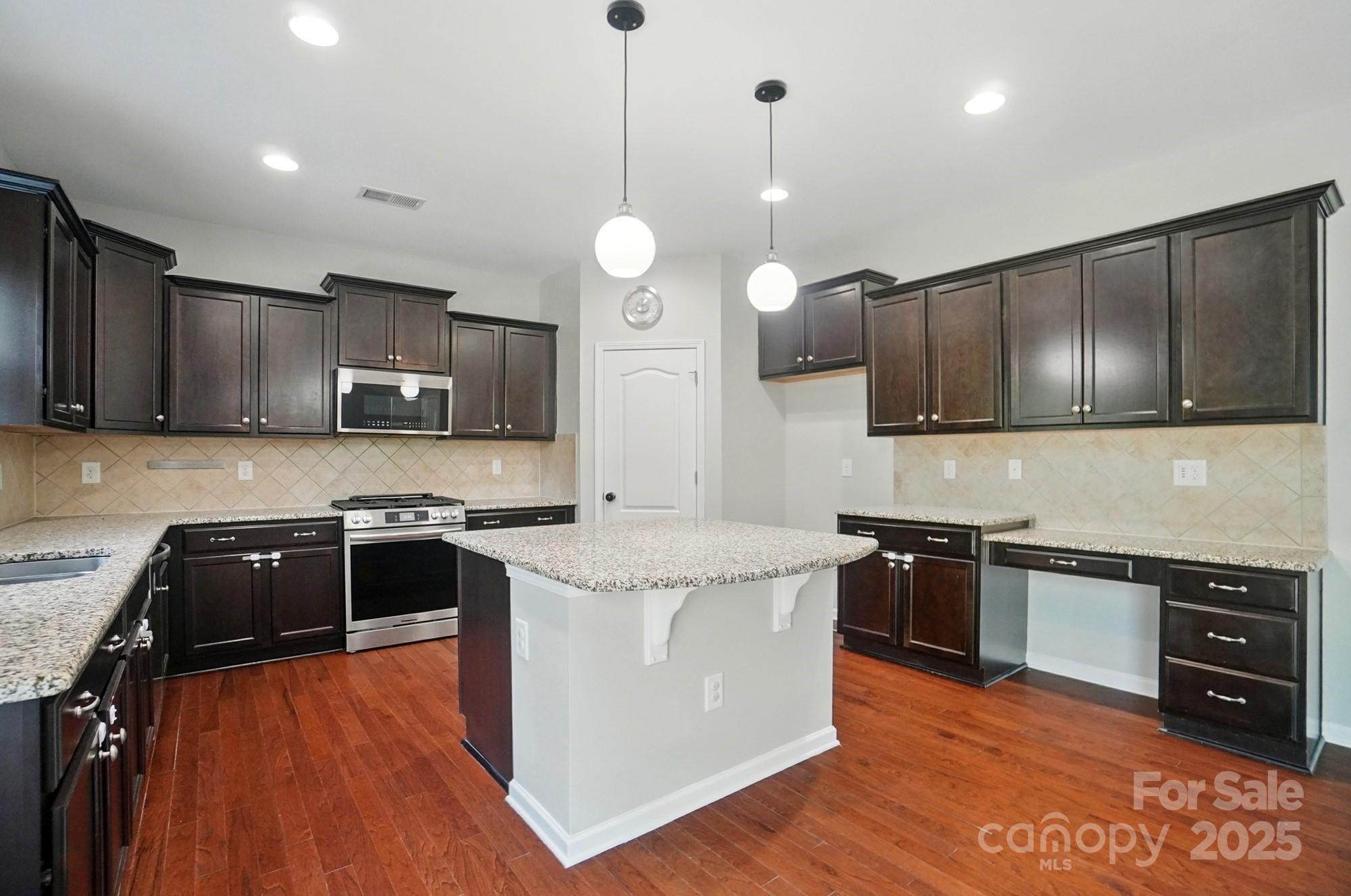 8115 Kelburn Lane Property Photo 10