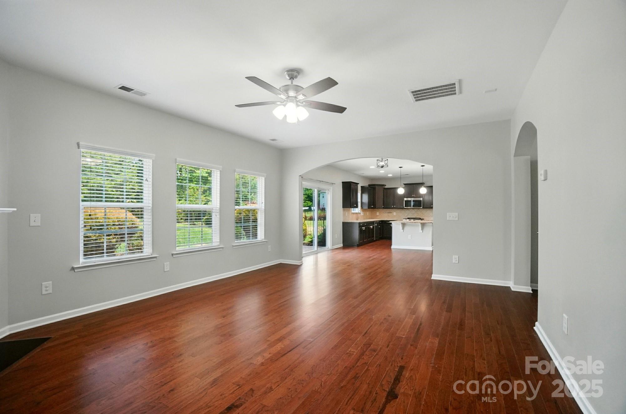8115 Kelburn Lane Property Photo 12