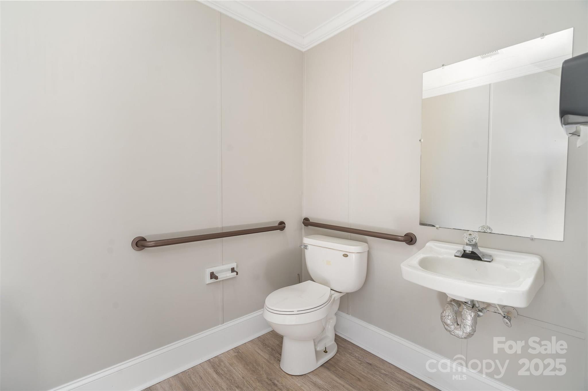 1155 S Main Street Property Photo 19