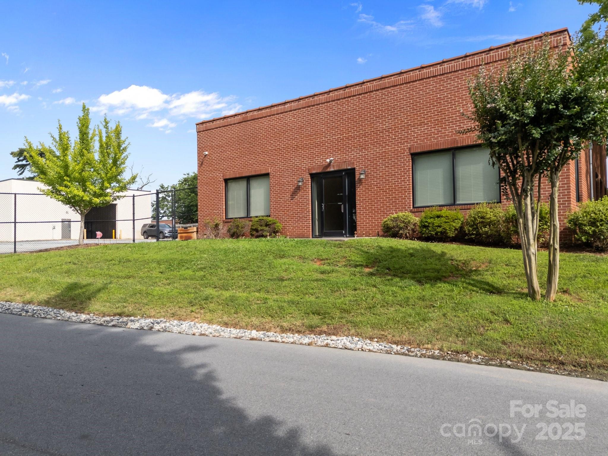 1432 N Lee Street Property Photo 1