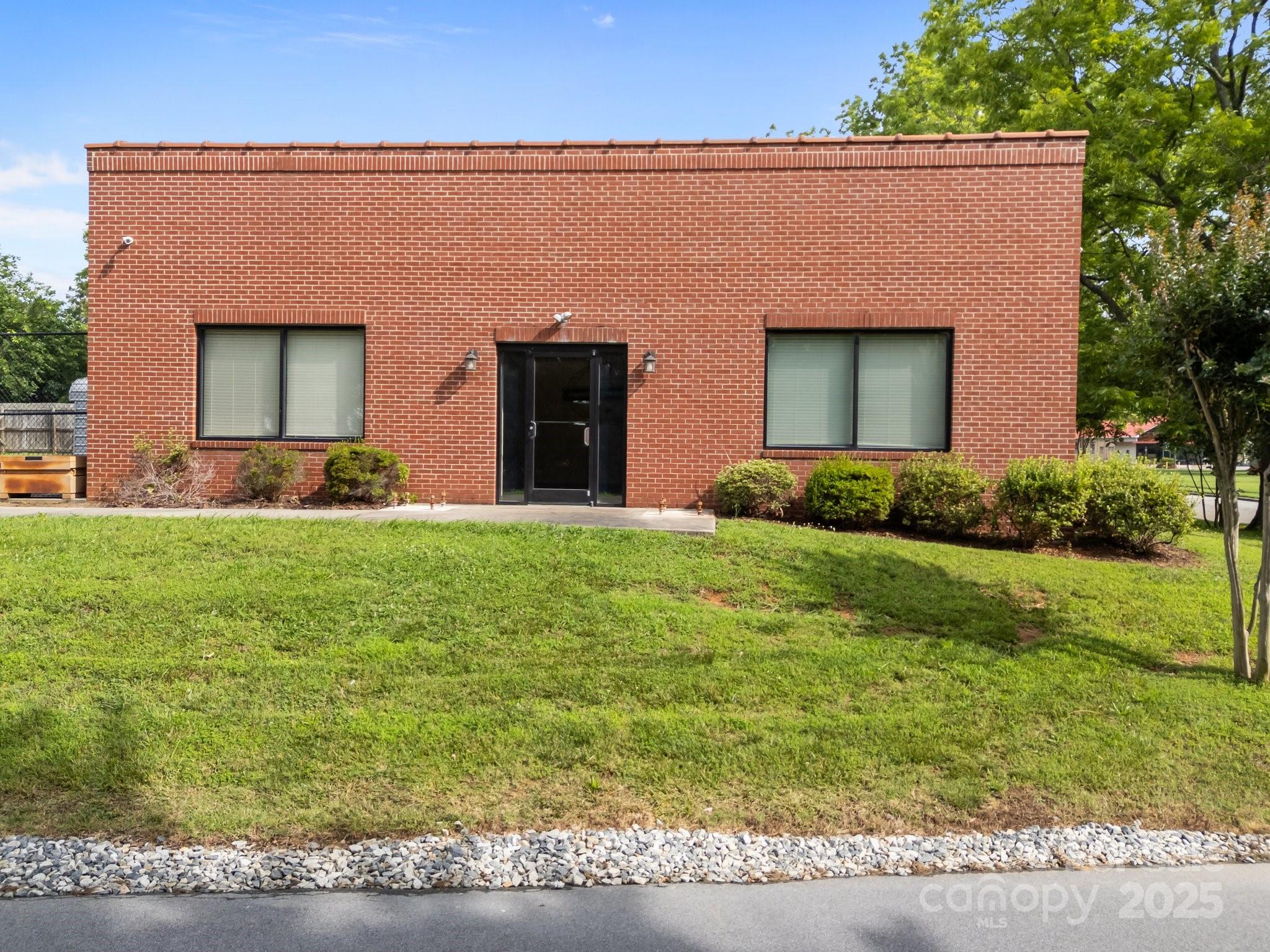 1432 N Lee Street Property Photo 4