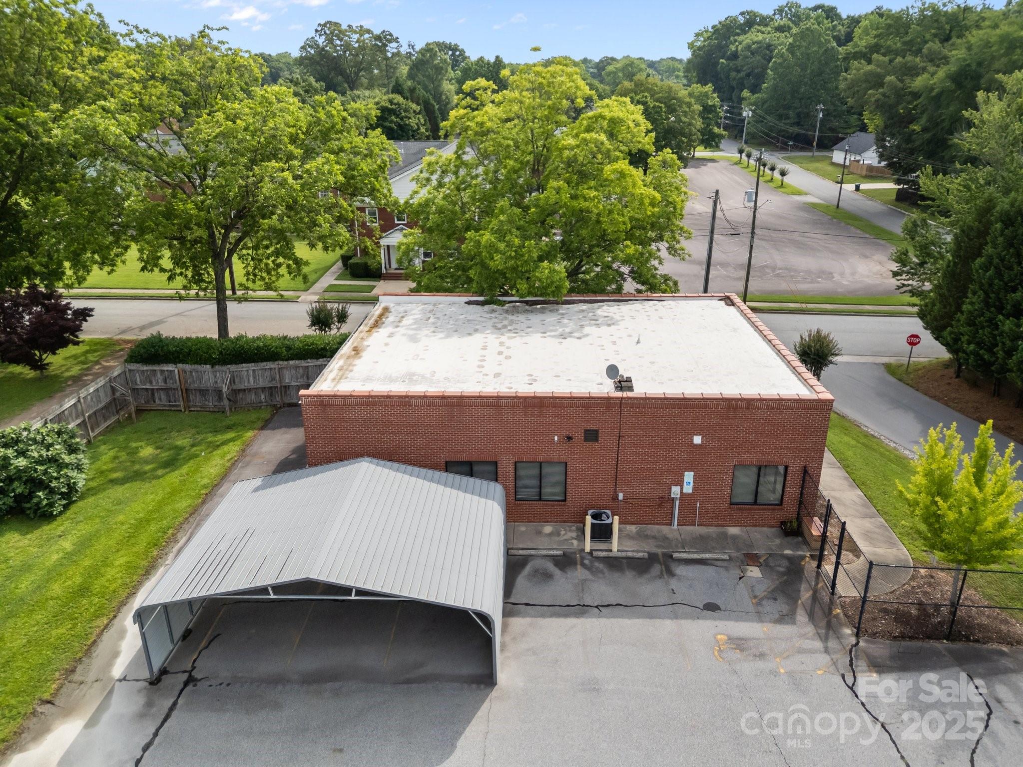 1432 N Lee Street Property Photo 9