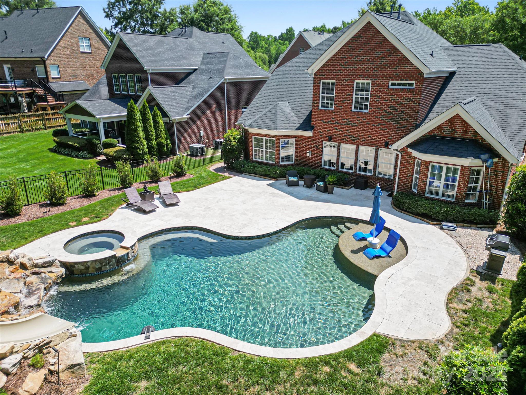 2504 River Oaks Drive Property Photo 3