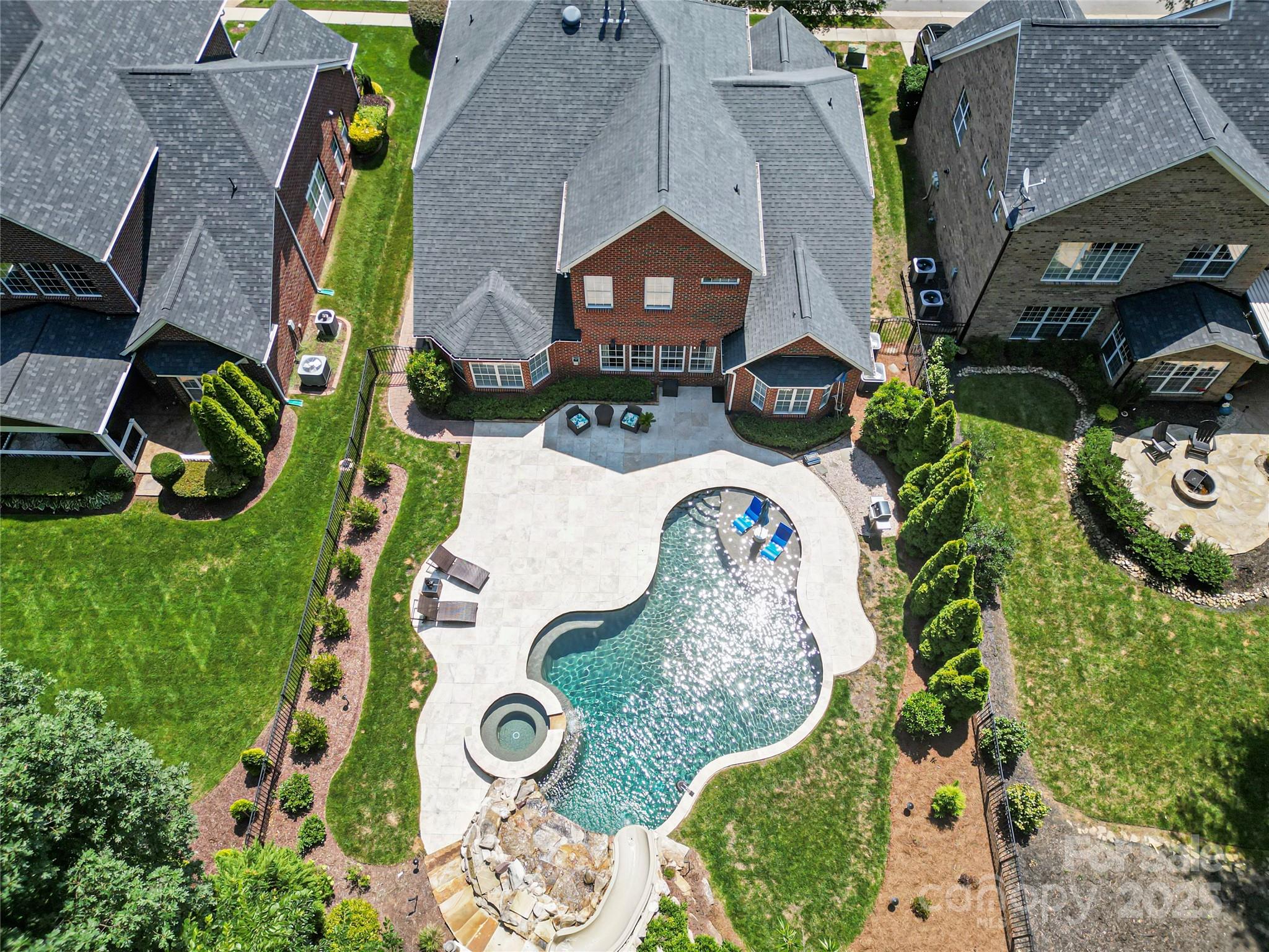 2504 River Oaks Drive Property Photo 4