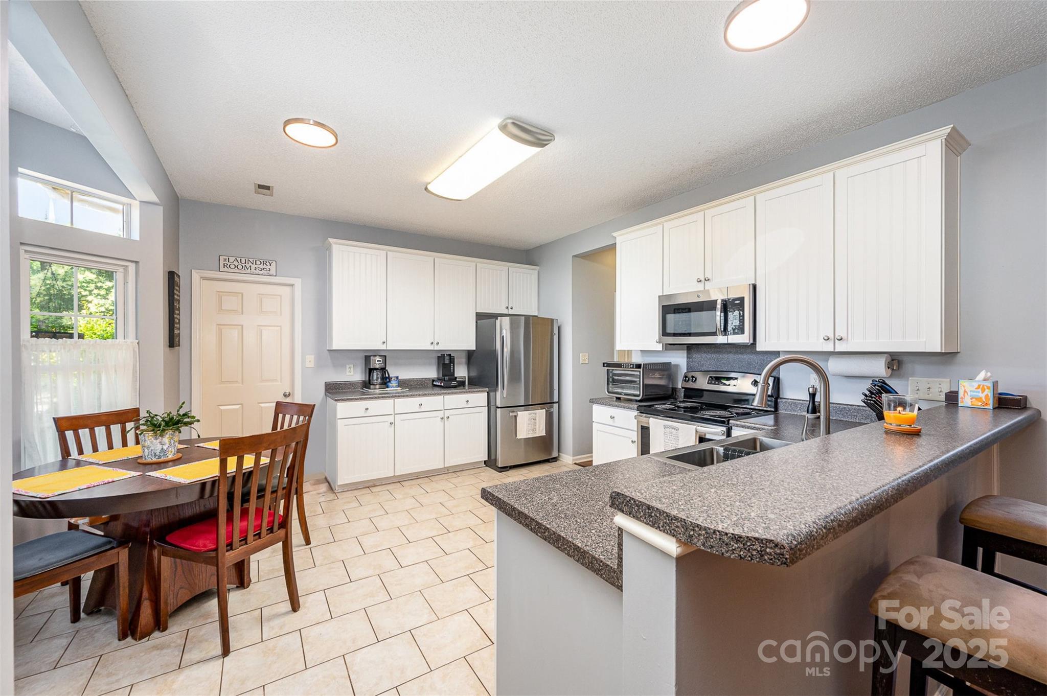 3810 Yorkford Drive Property Photo 10