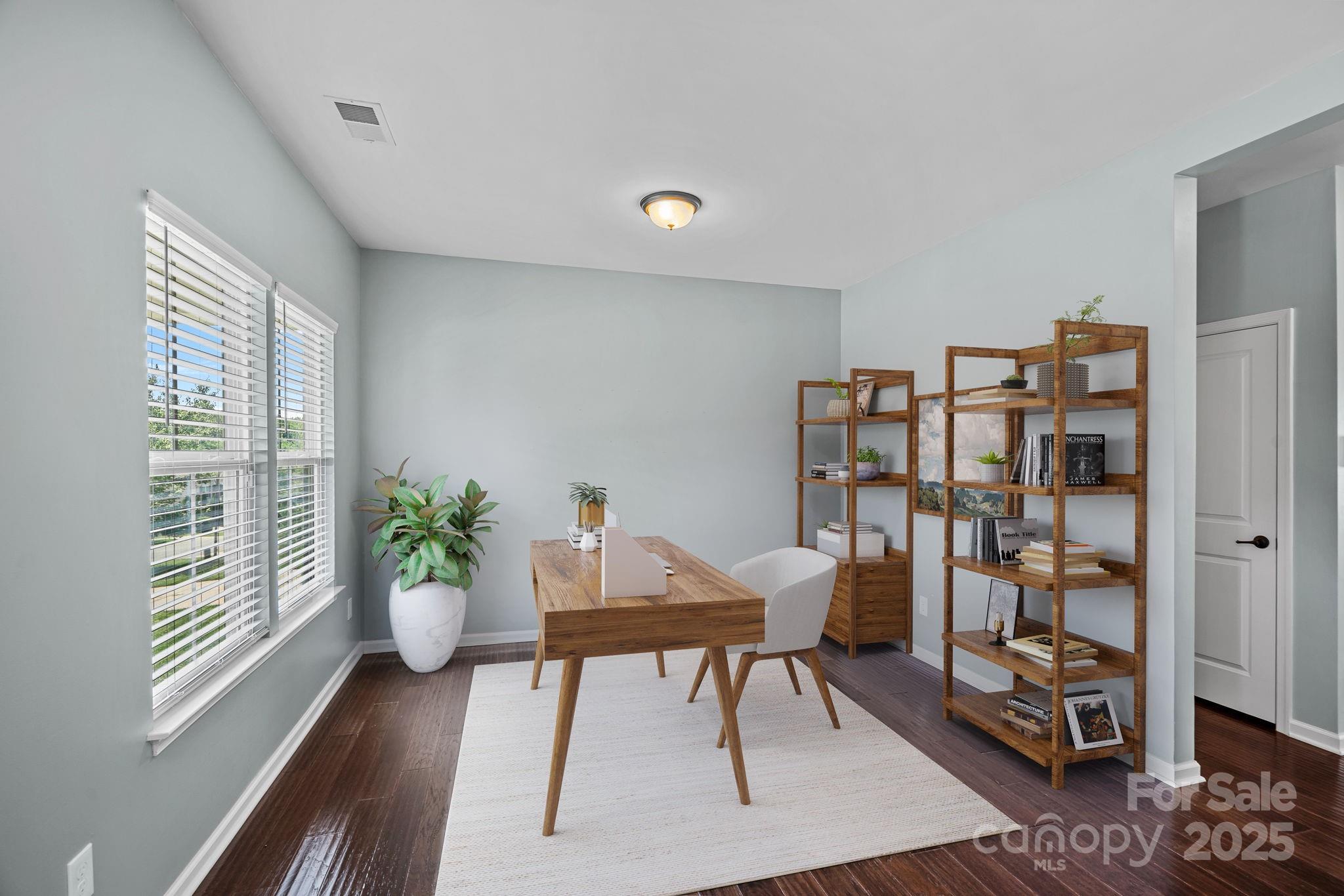 321 Almora Loop Property Photo 3