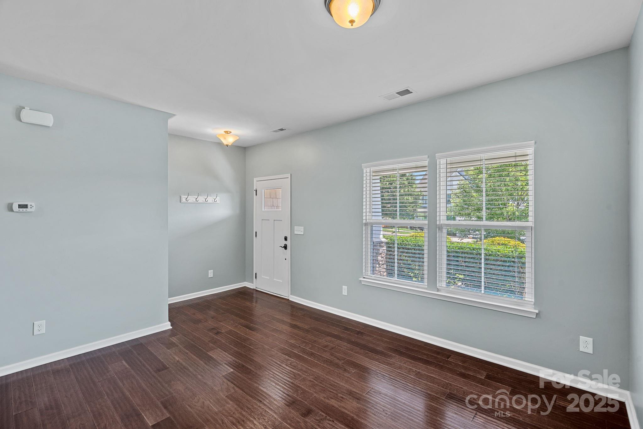 321 Almora Loop Property Photo 5