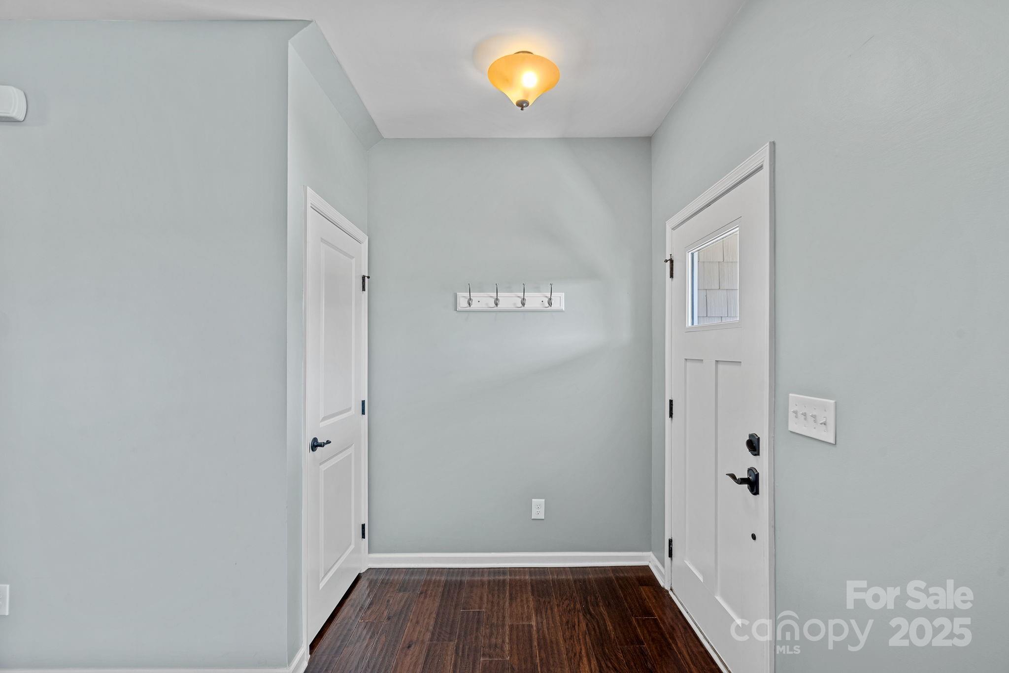 321 Almora Loop Property Photo 6