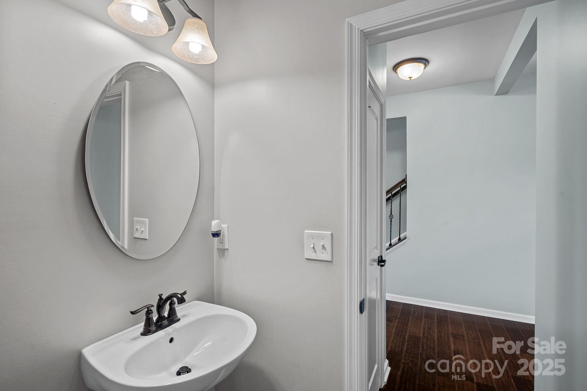 321 Almora Loop Property Photo 7