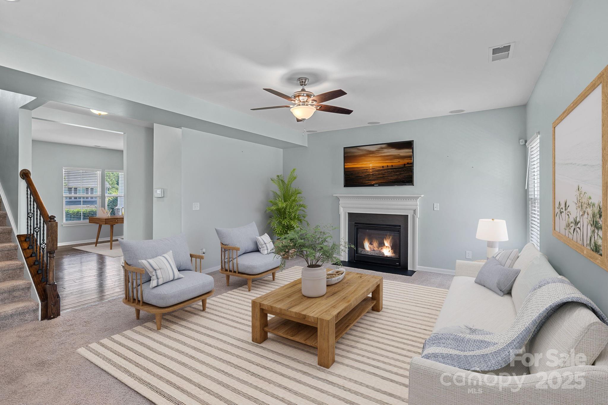 321 Almora Loop Property Photo 8