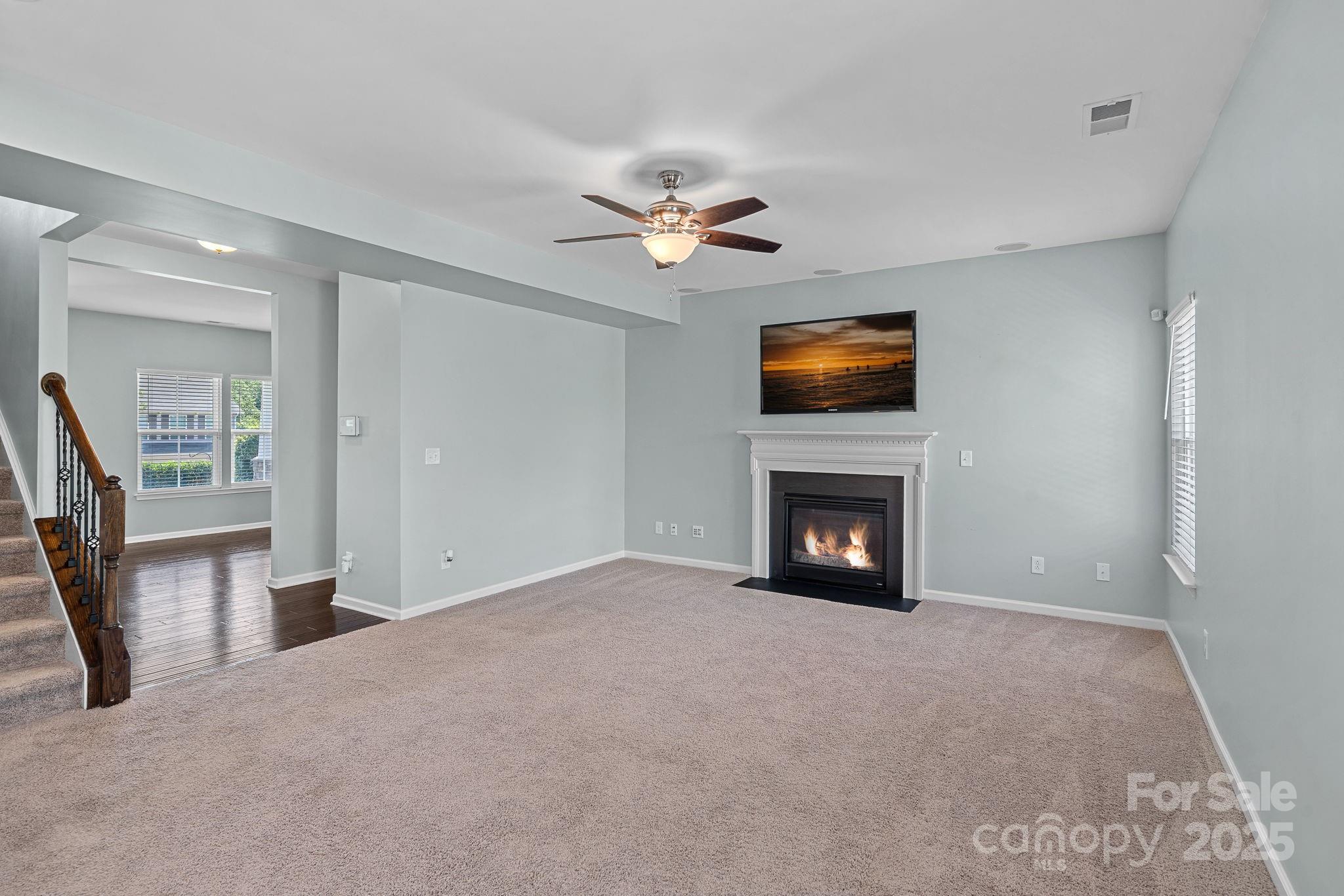 321 Almora Loop Property Photo 9