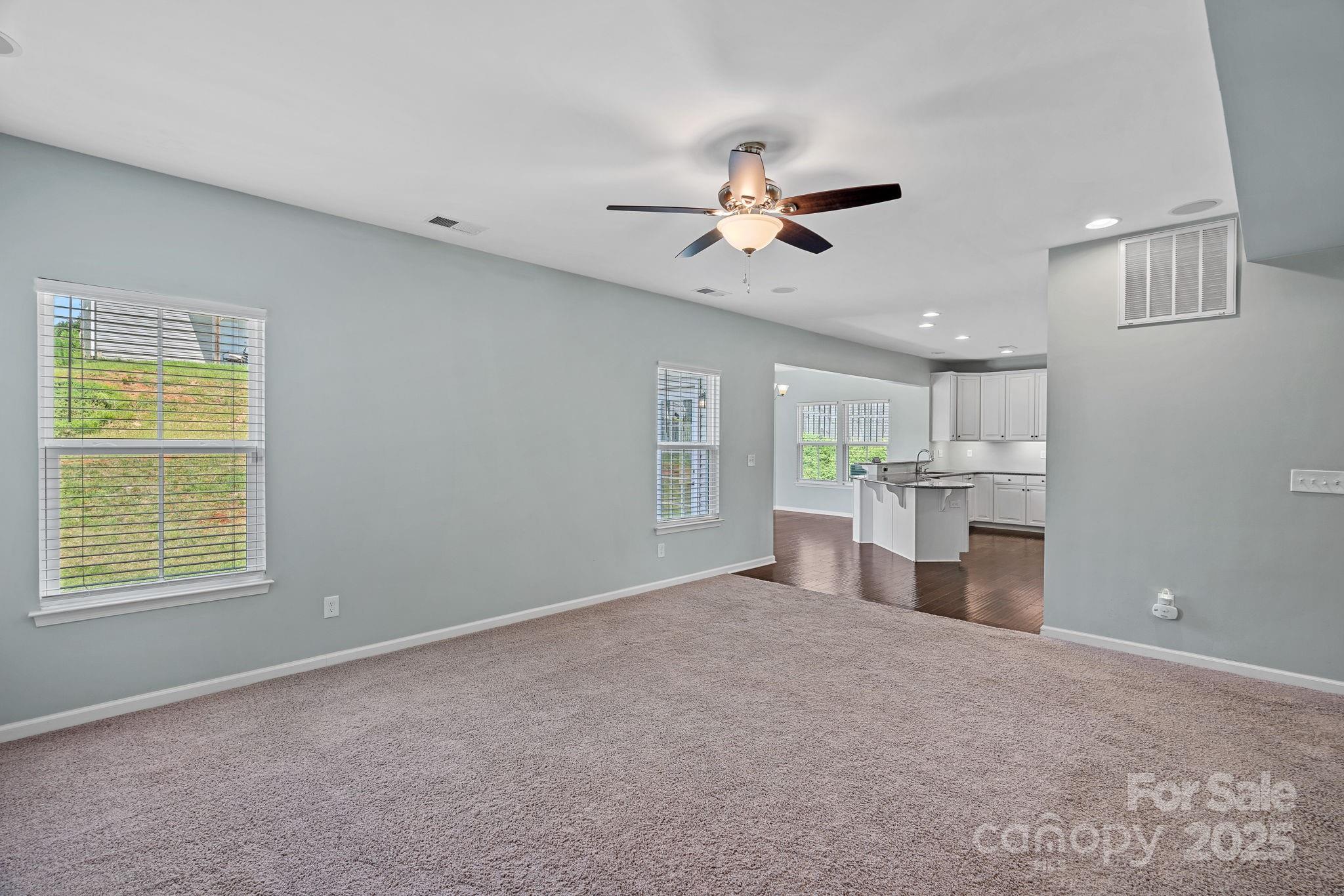 321 Almora Loop Property Photo 10