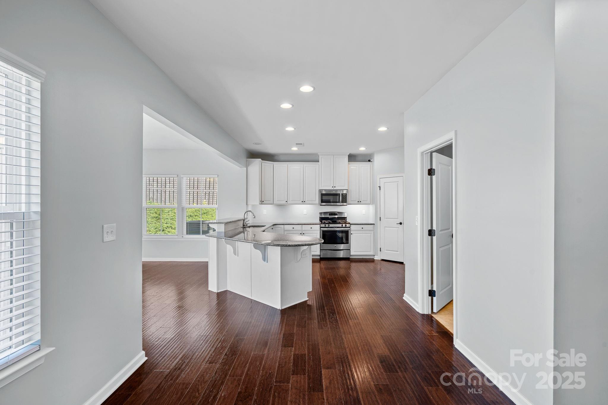 321 Almora Loop Property Photo 12