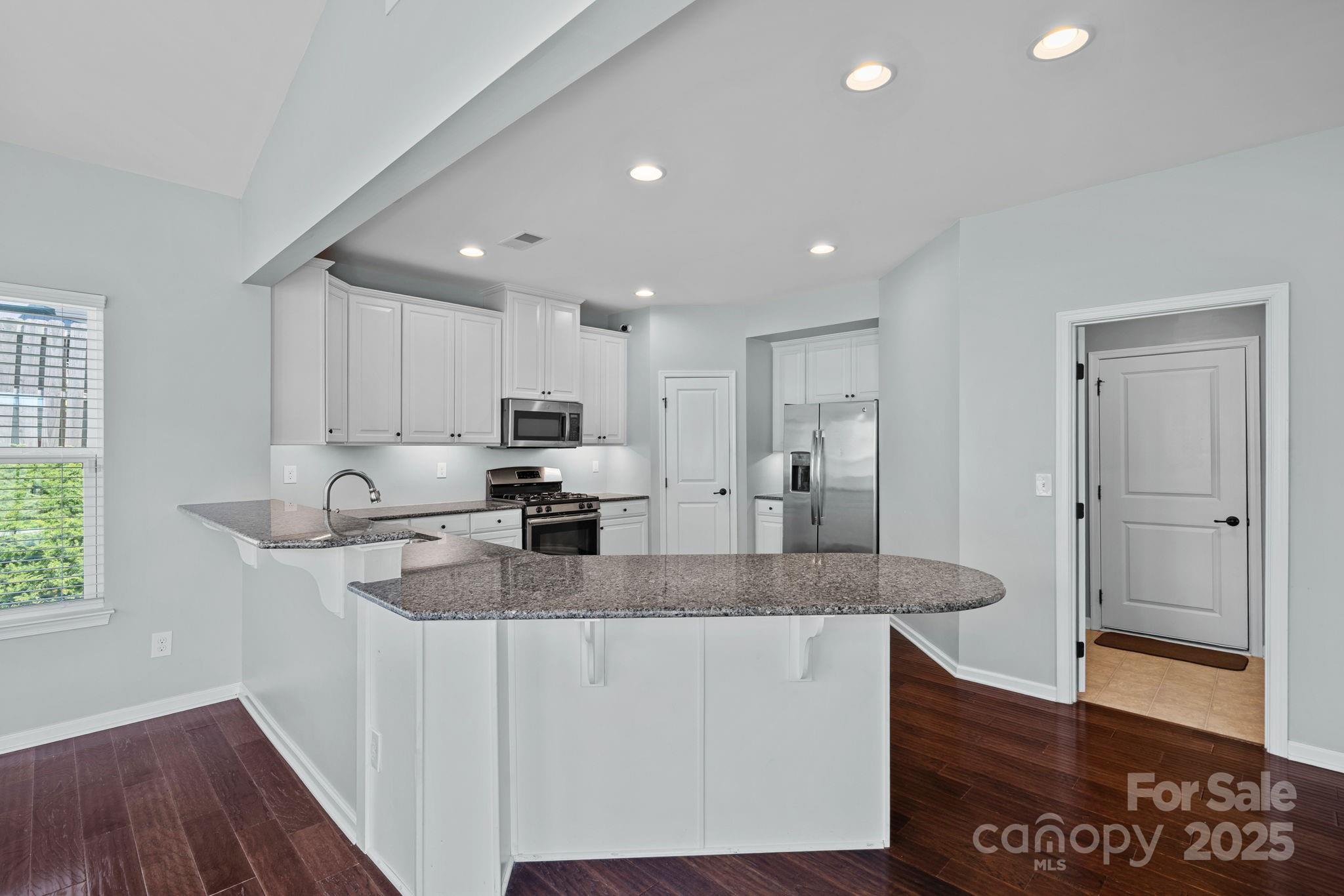 321 Almora Loop Property Photo 13