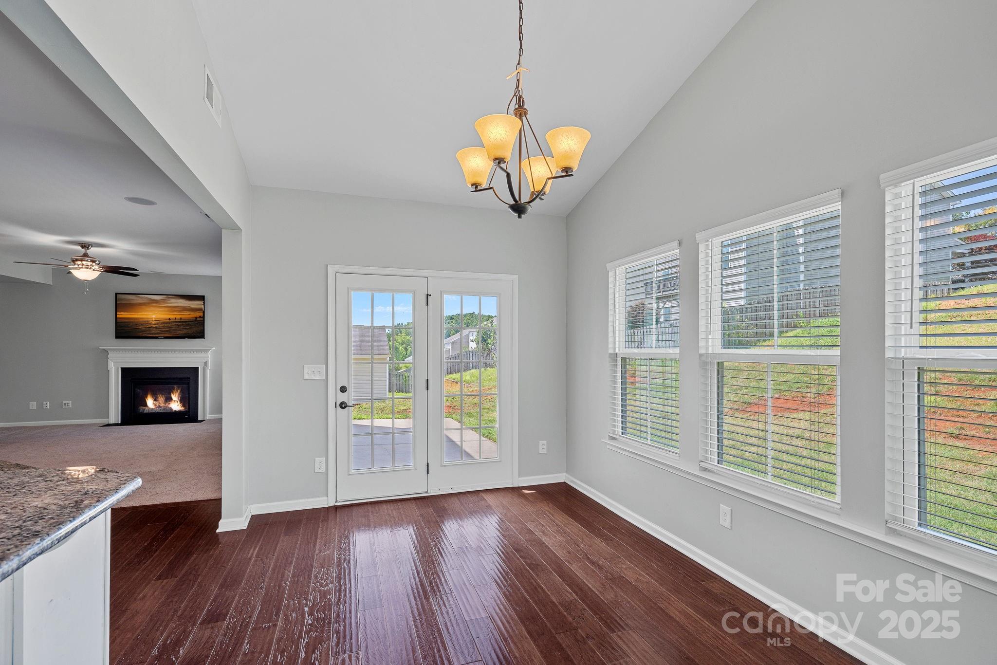 321 Almora Loop Property Photo 17