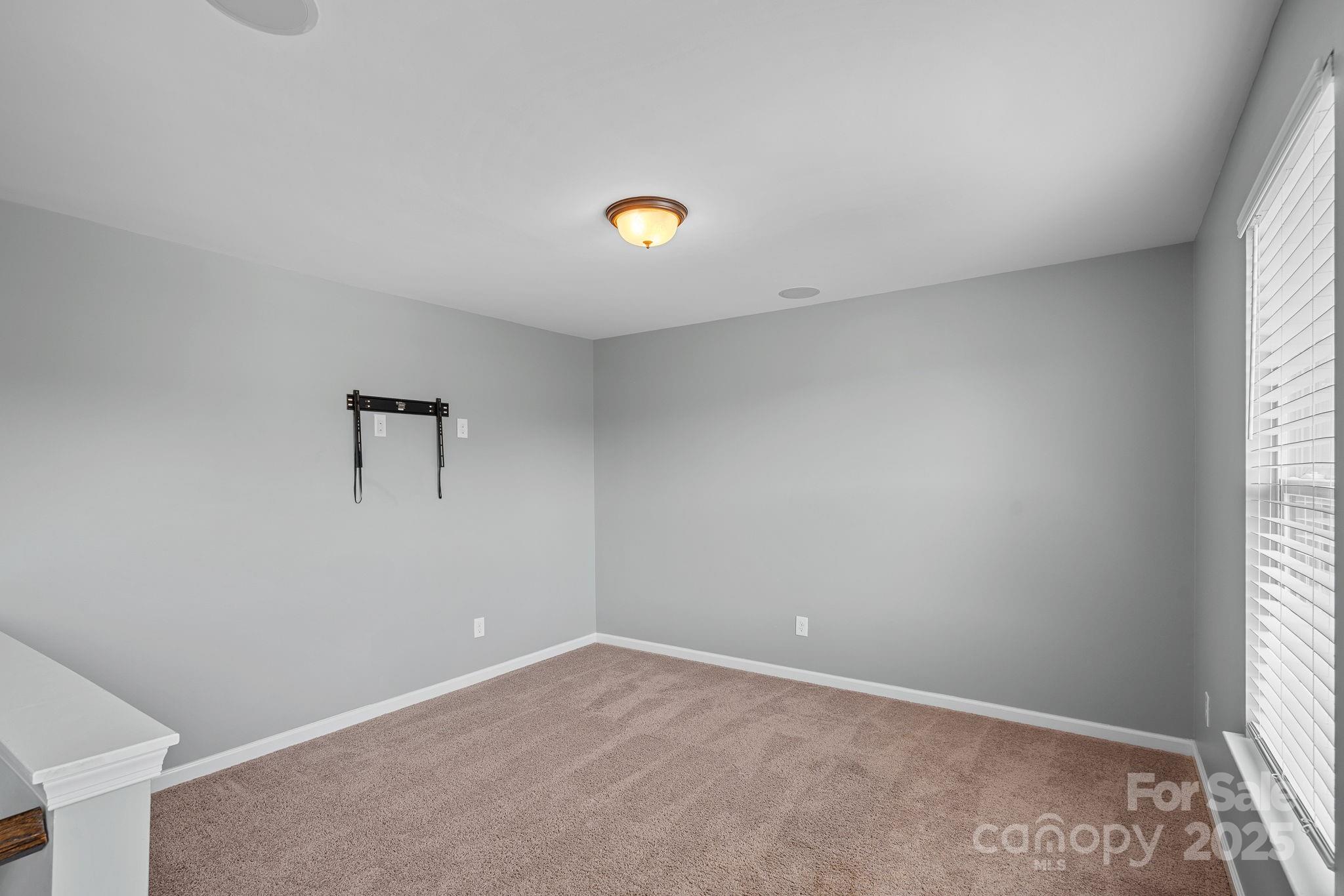 321 Almora Loop Property Photo 23