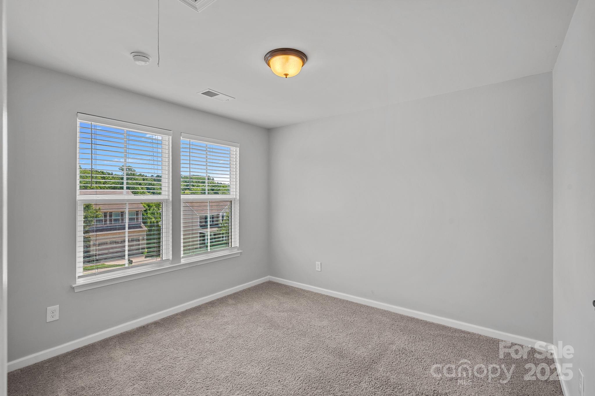 321 Almora Loop Property Photo 25