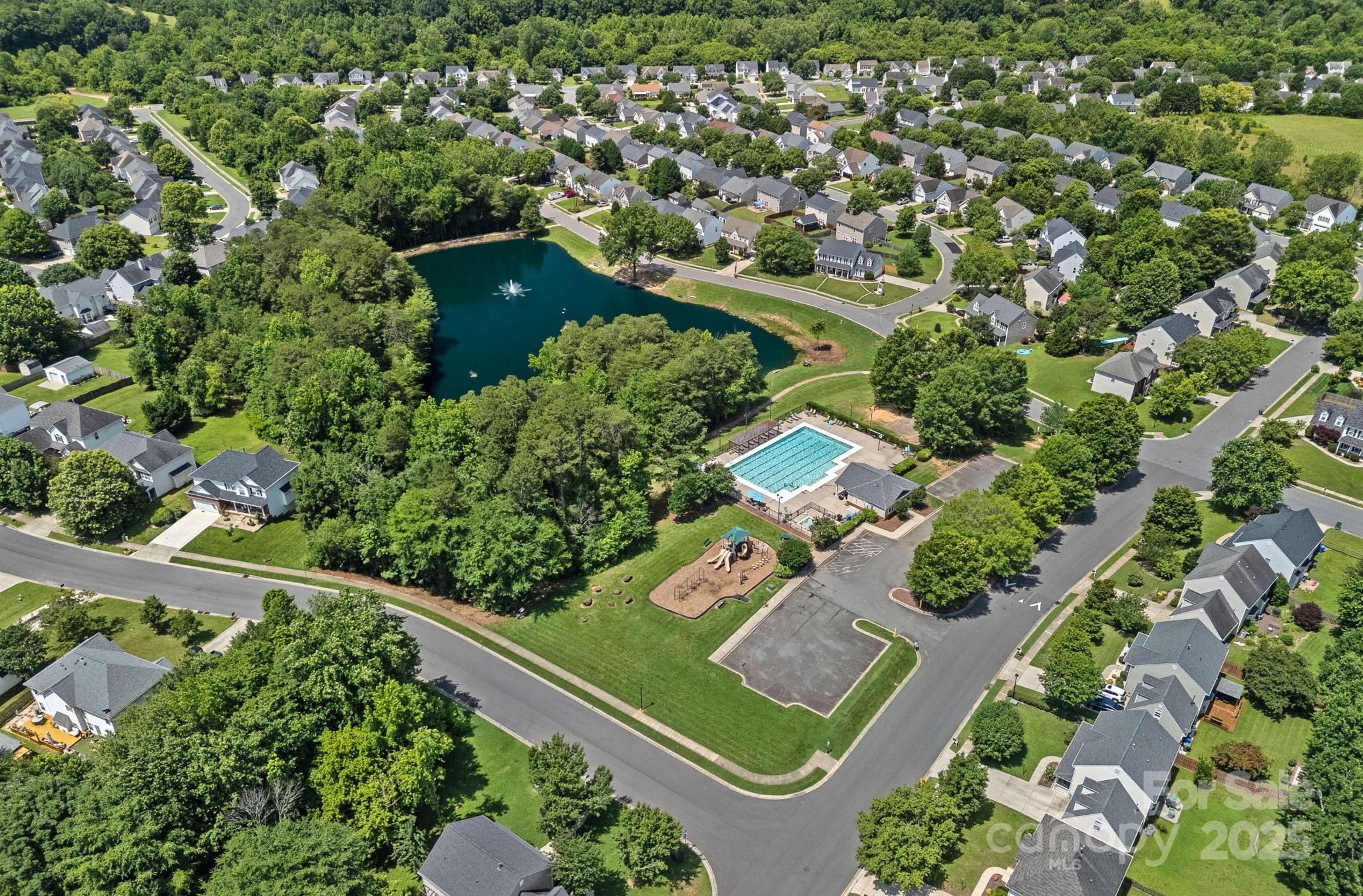 321 Almora Loop Property Photo 30