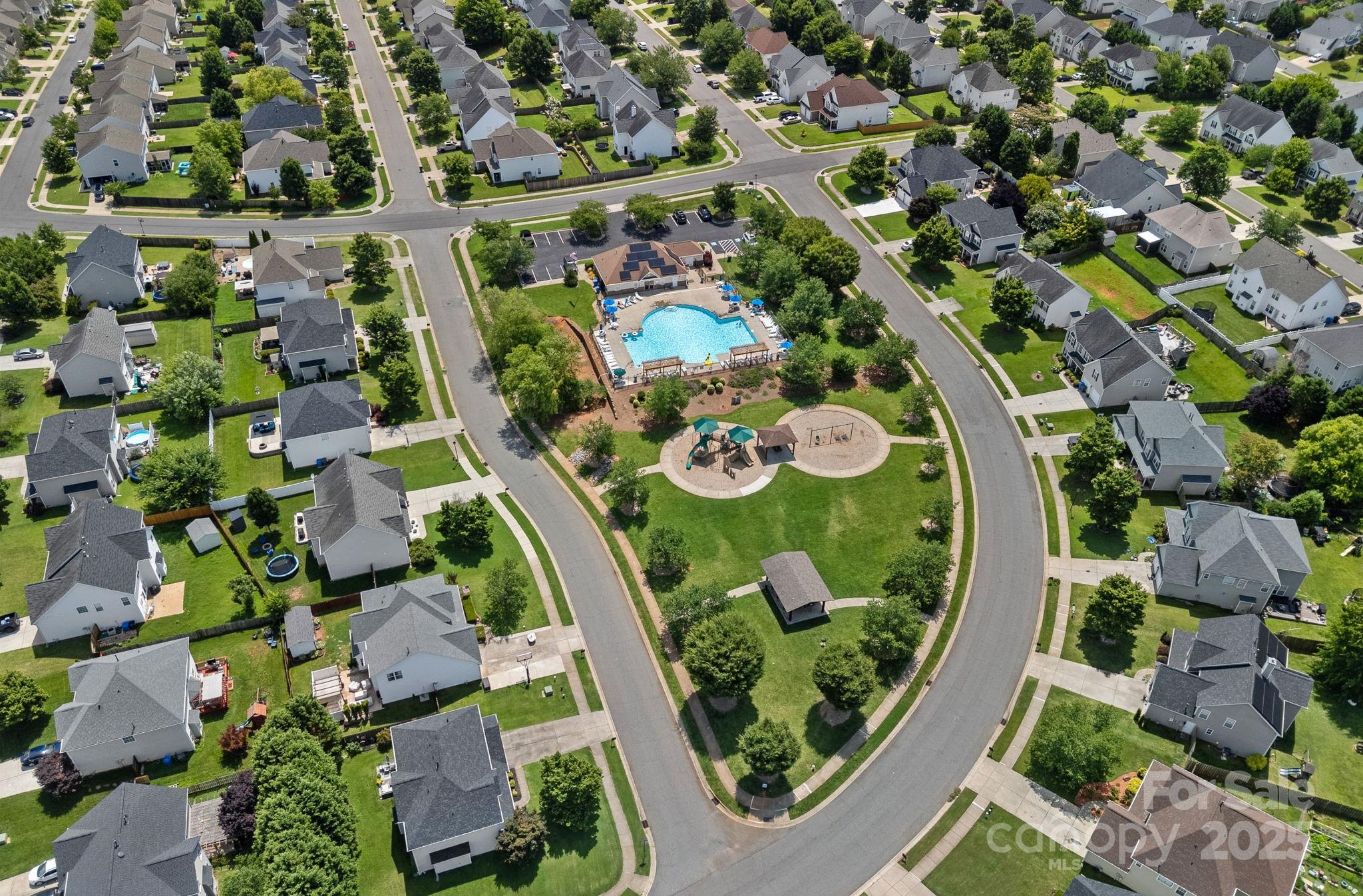 321 Almora Loop Property Photo 31