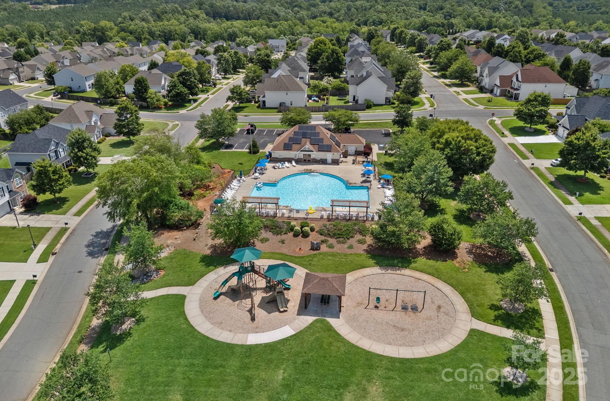 321 Almora Loop Property Photo 32