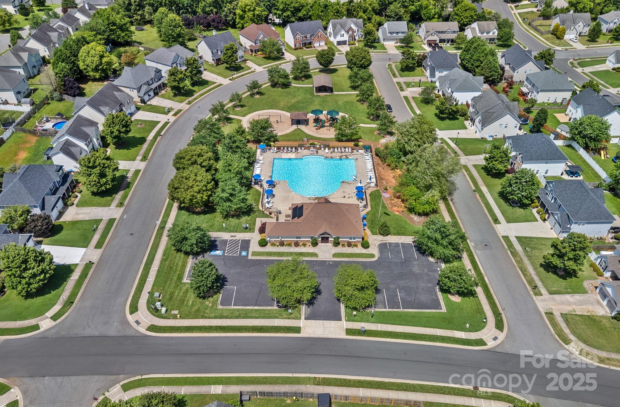 321 Almora Loop Property Photo 33