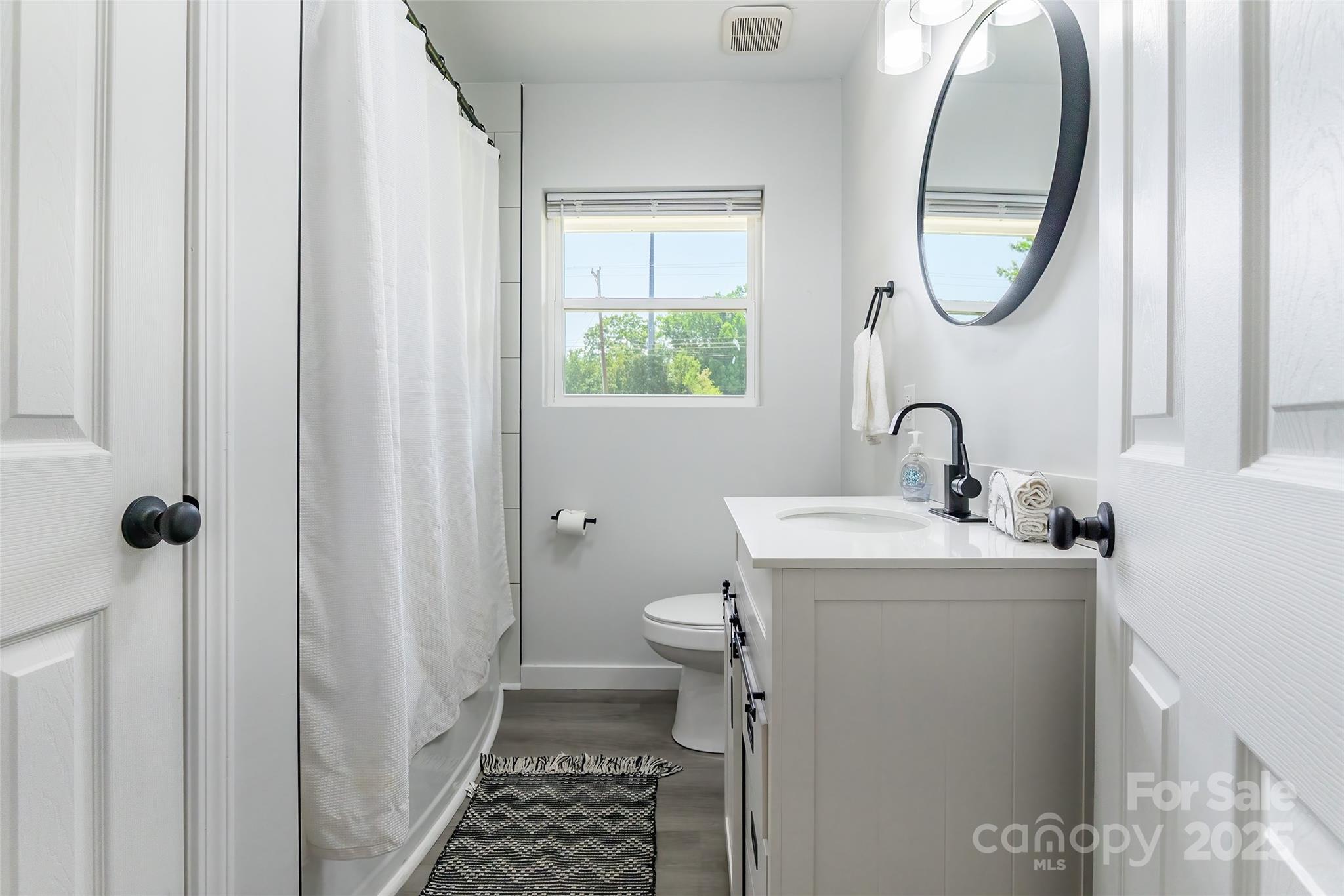 2116 Eastway Drive Property Photo 20