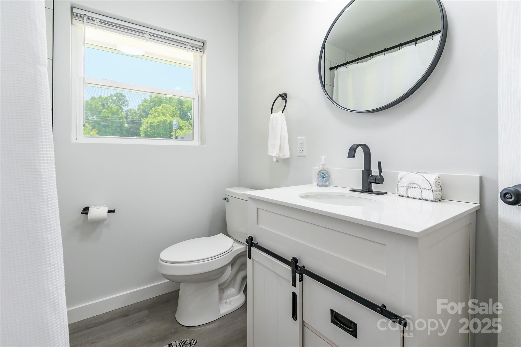 2116 Eastway Drive Property Photo 21
