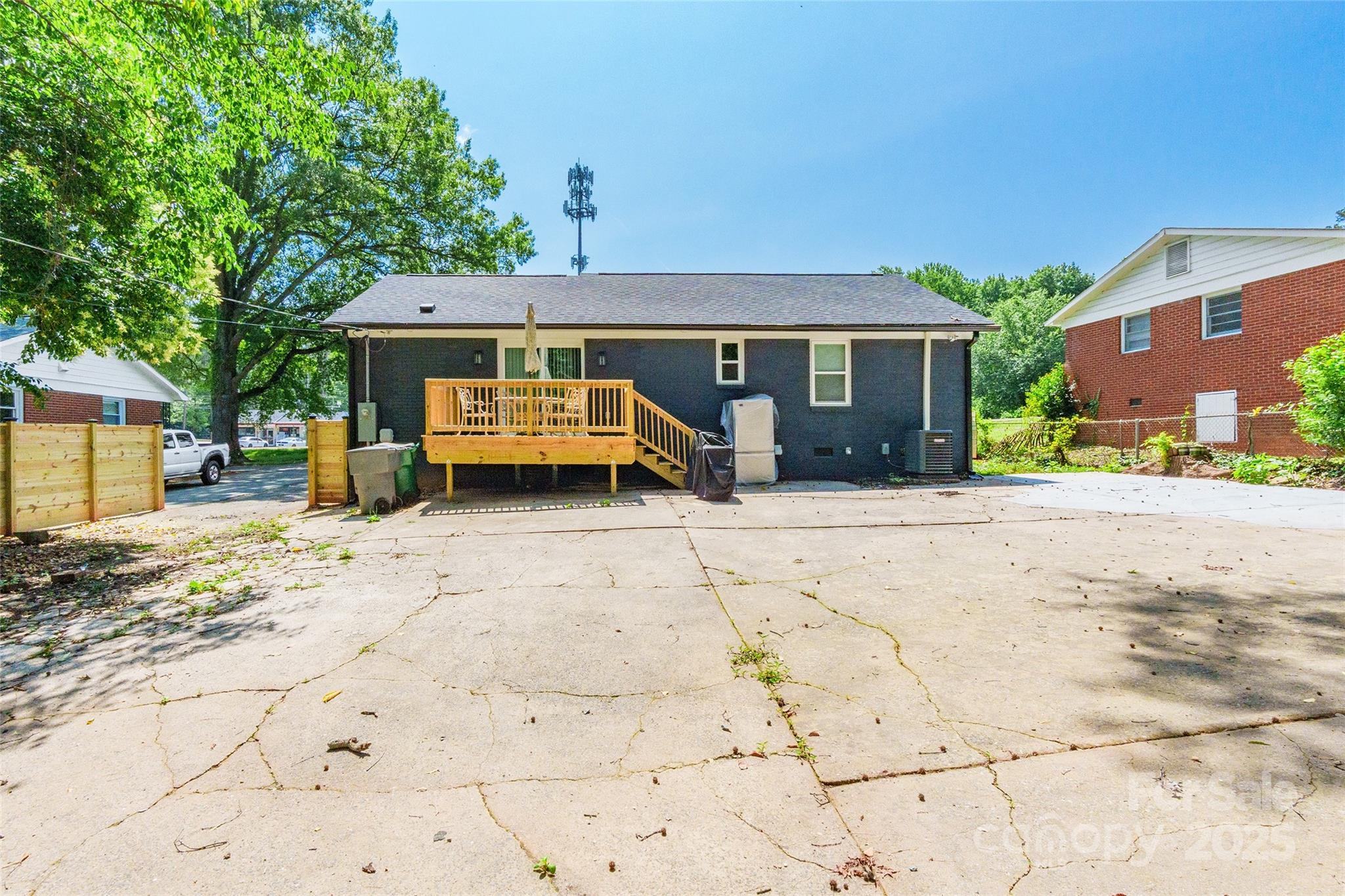 2116 Eastway Drive Property Photo 26