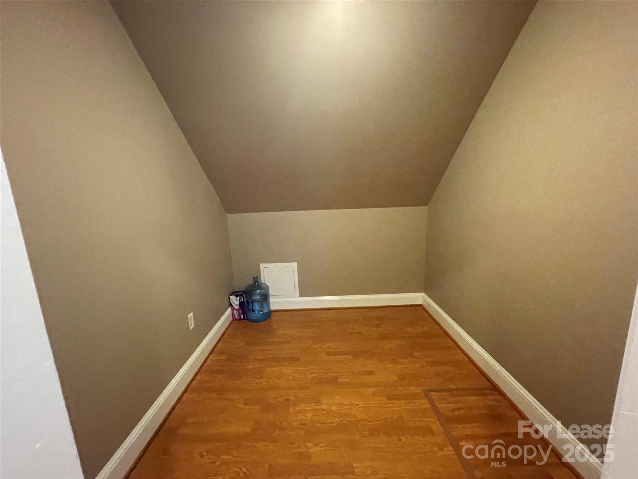 181 Charlotte Street 200 Property Photo 3