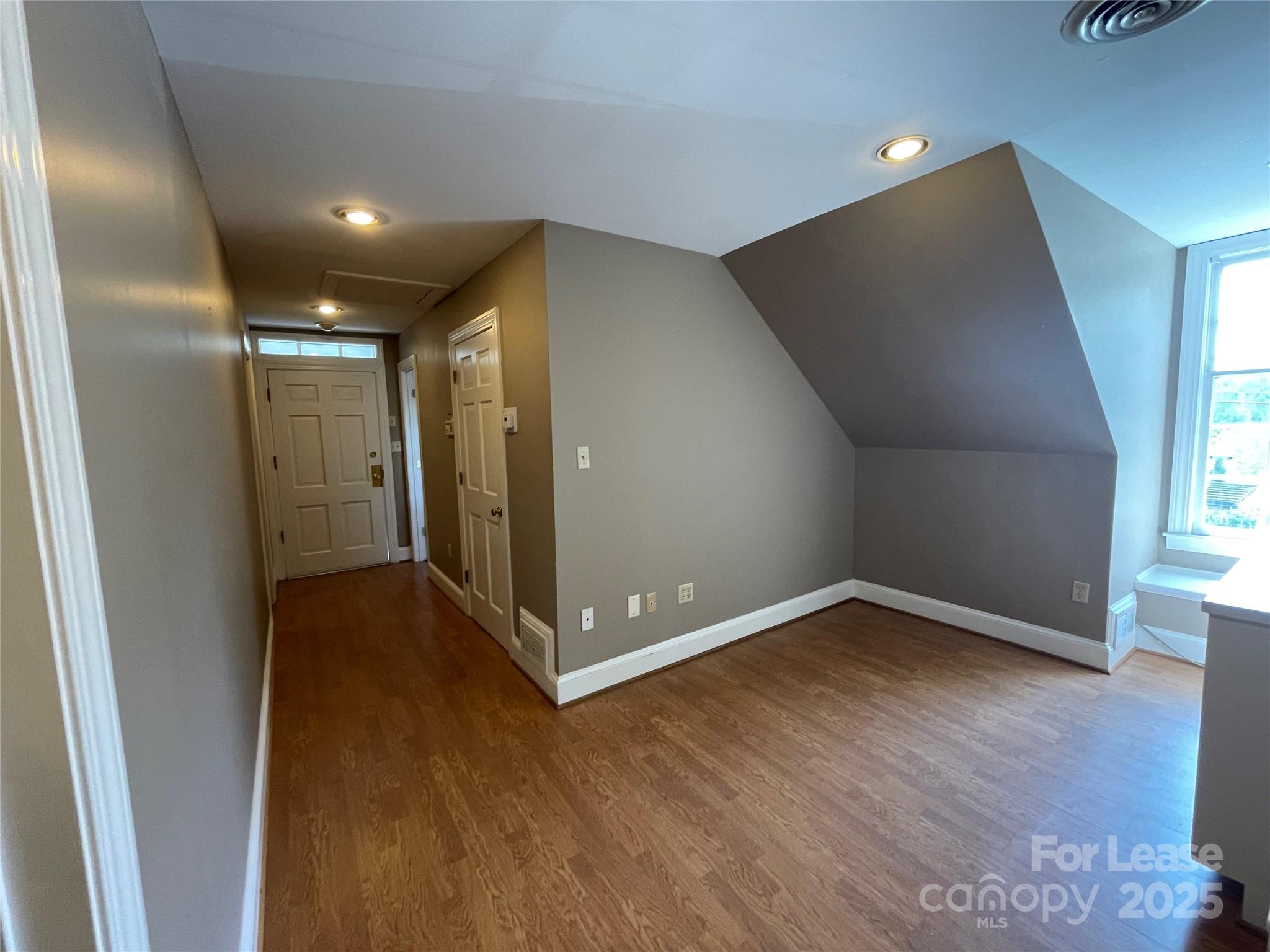 181 Charlotte Street 200 Property Photo 6