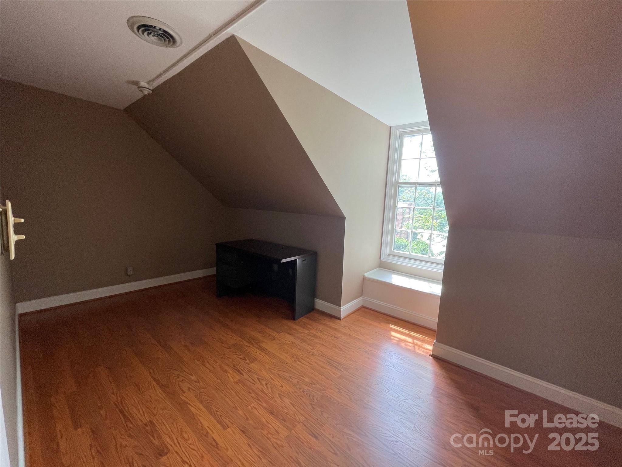 181 Charlotte Street 200 Property Photo 8