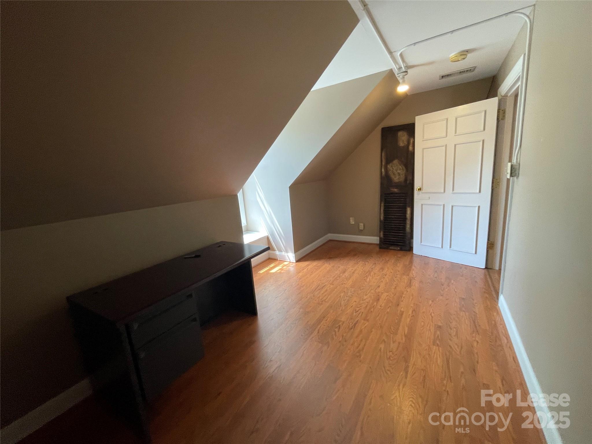 181 Charlotte Street 200 Property Photo 9