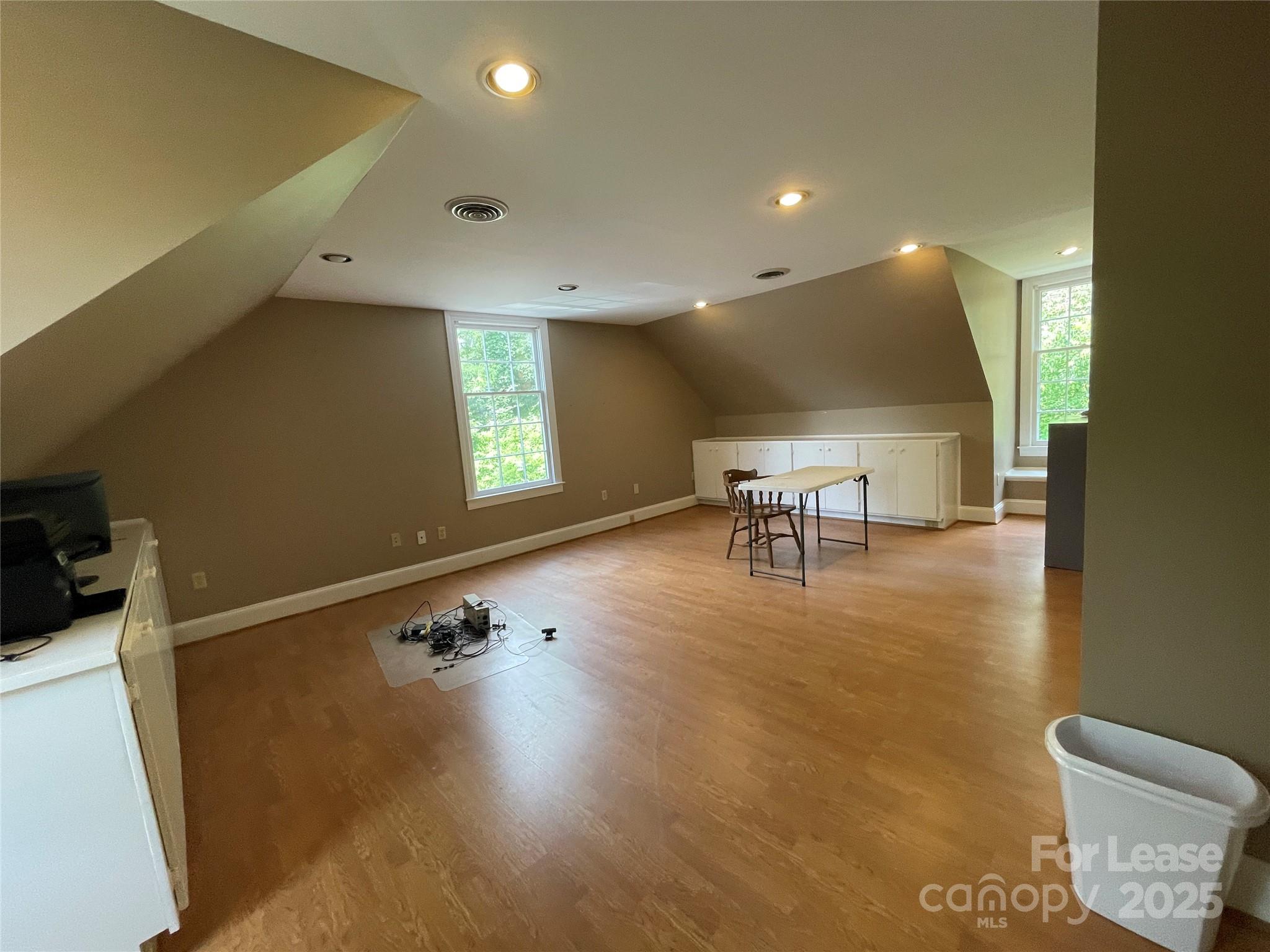181 Charlotte Street 200 Property Photo 11