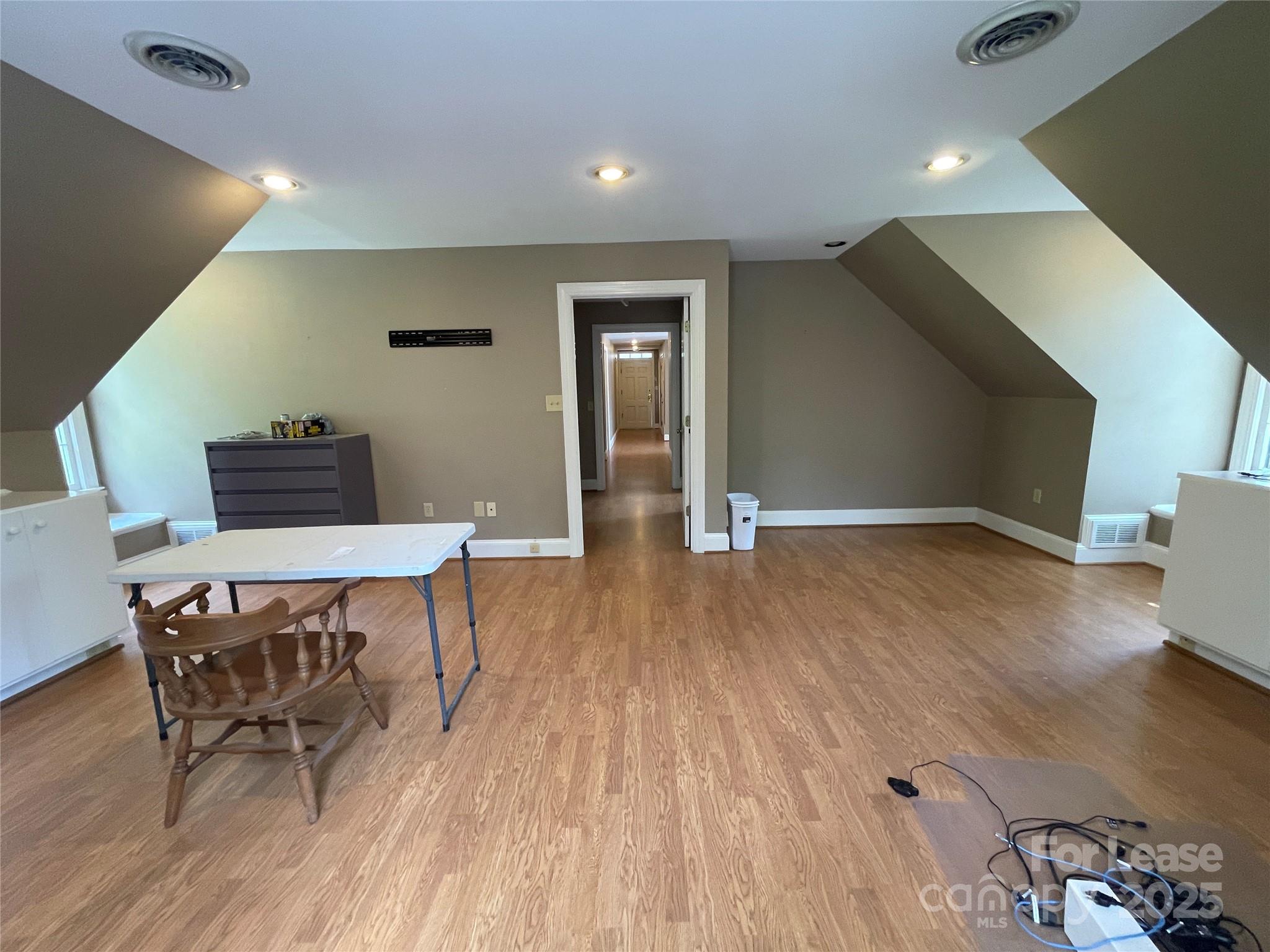 181 Charlotte Street 200 Property Photo 12