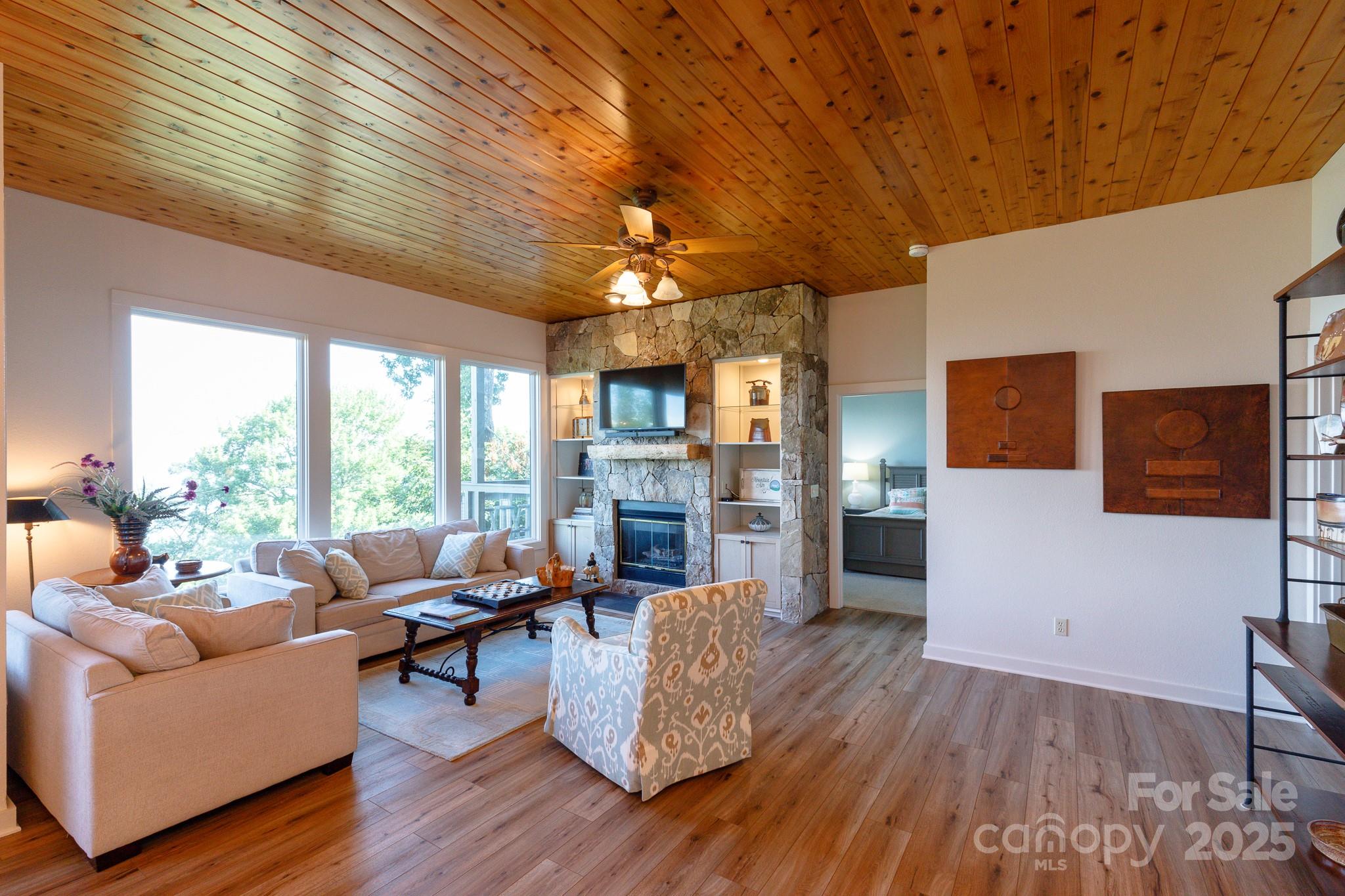114 Slickrock Road C/3 Property Photo 3