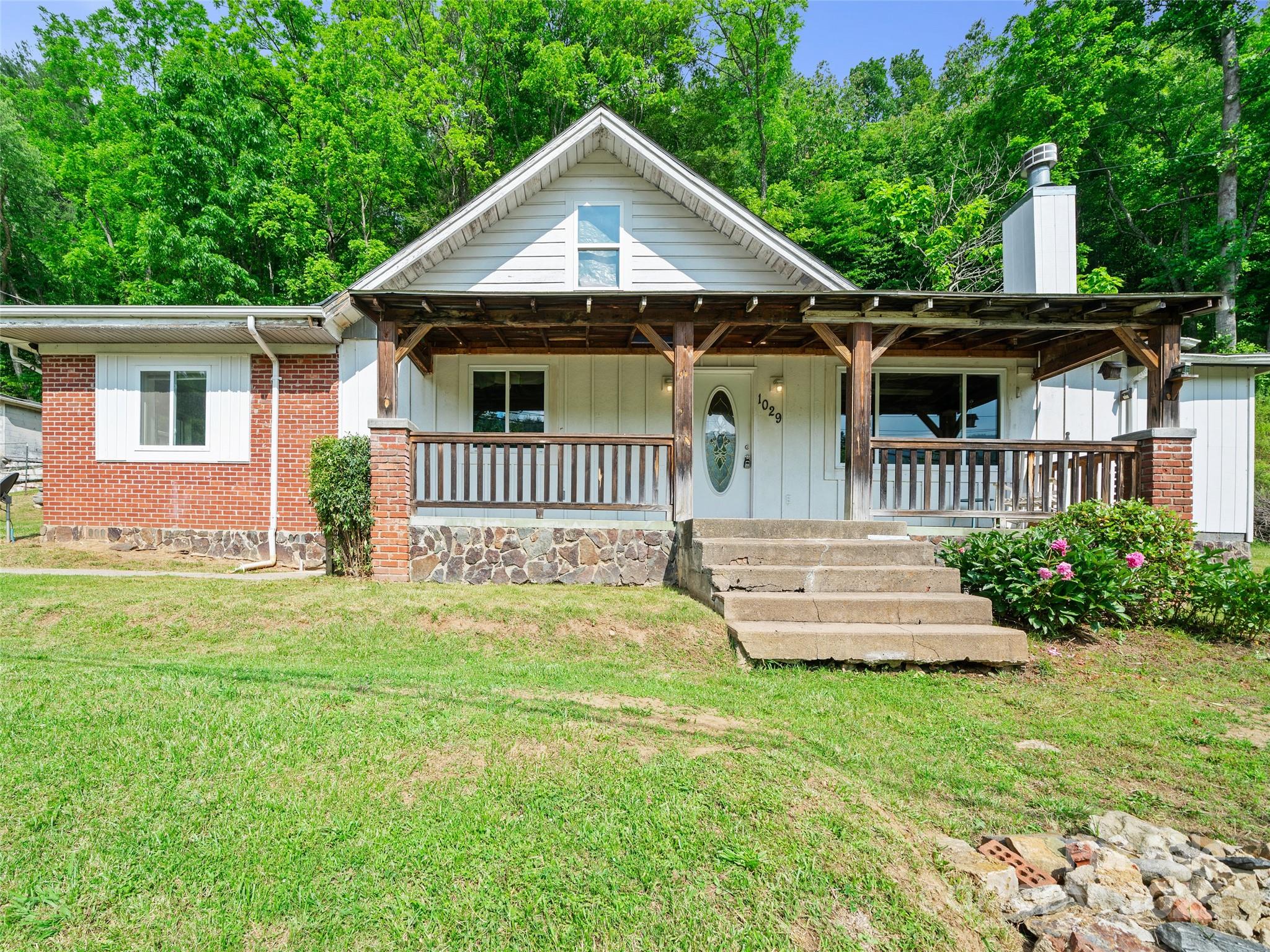 1029 Jacks Creek Road Property Photo 1
