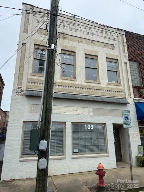 103 N Green Street Property Photo 4