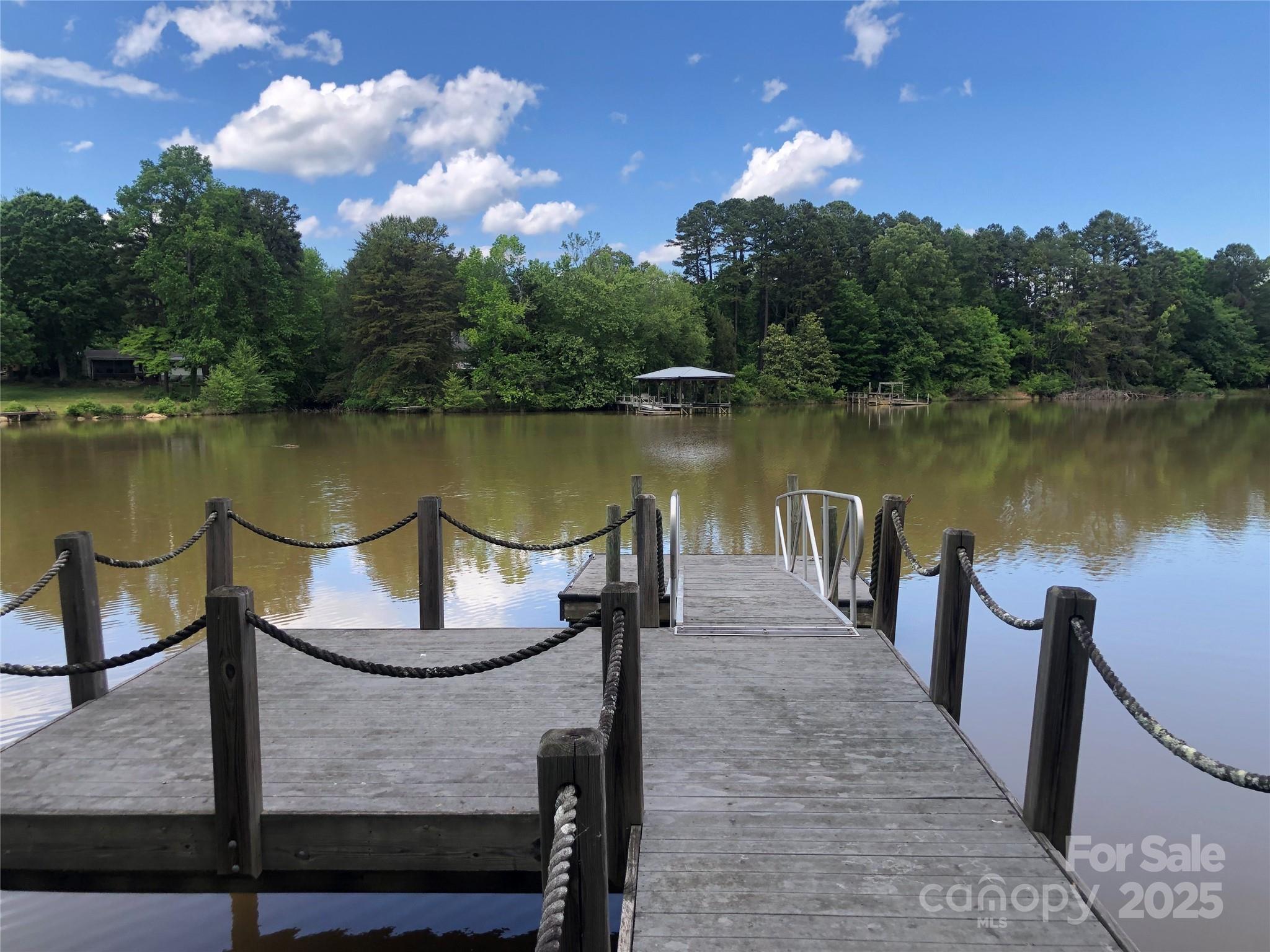 6718 Emerald Isle Drive Property Photo 3