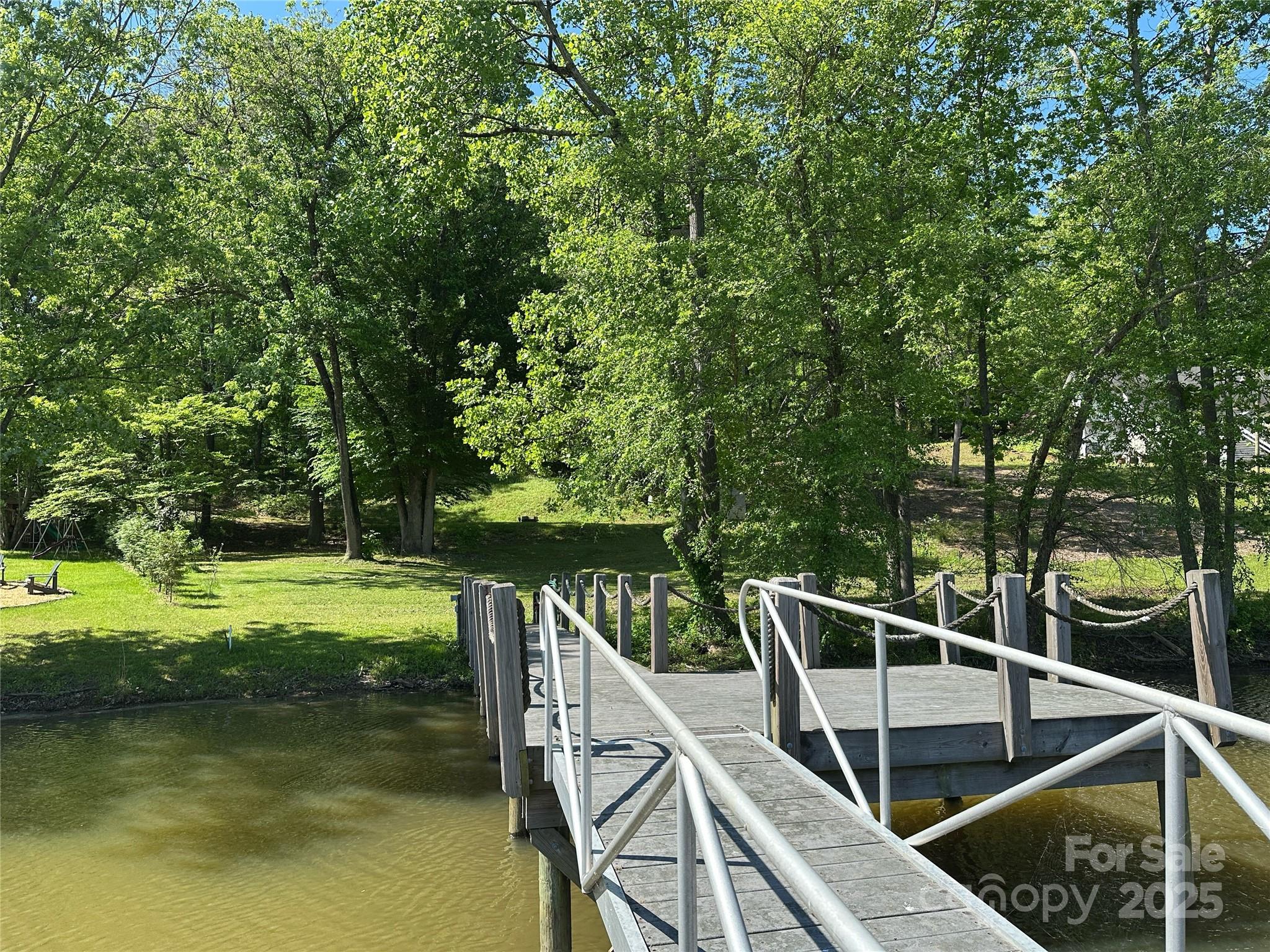 6718 Emerald Isle Drive Property Photo 4