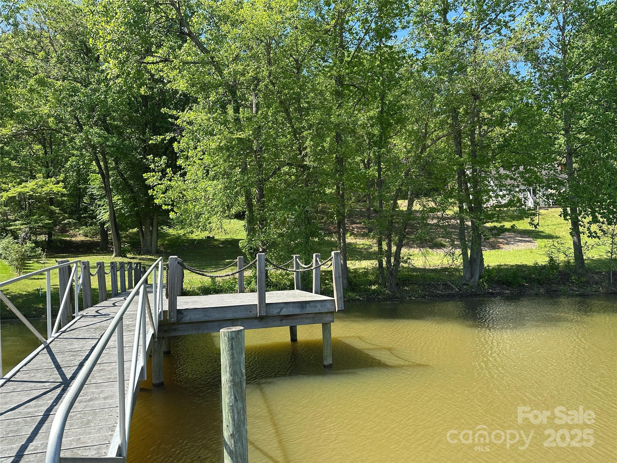 6718 Emerald Isle Drive Property Photo 5