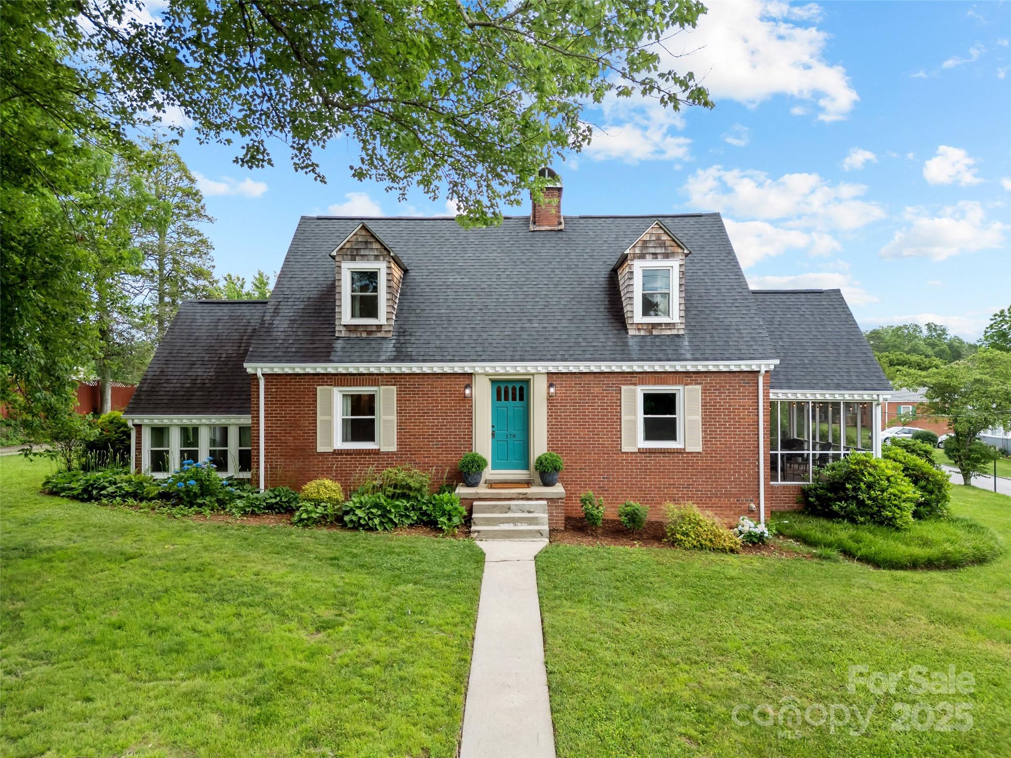 179 N Country Club Road Property Photo 1