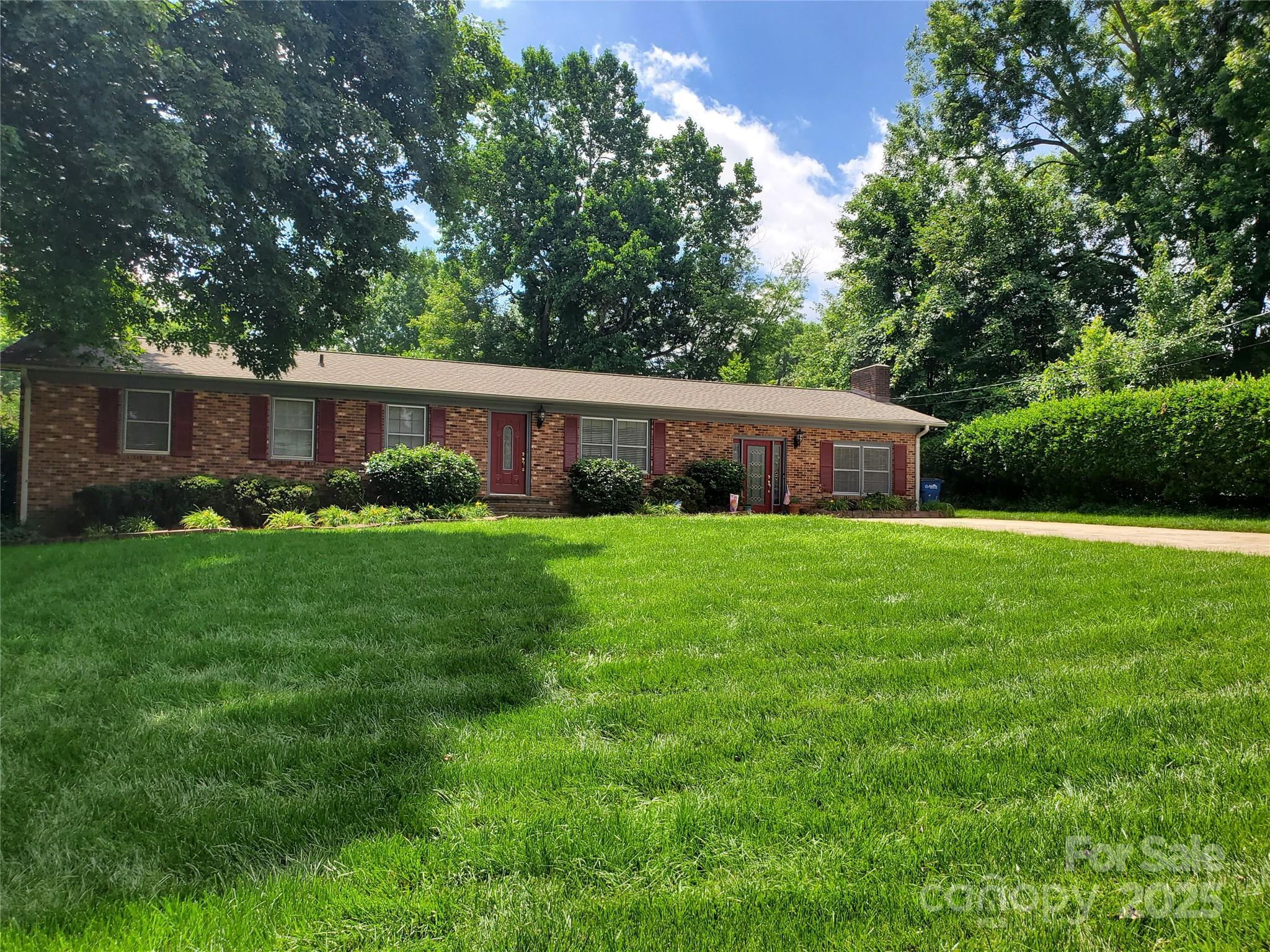2104 Farmbrook Drive Property Photo 1