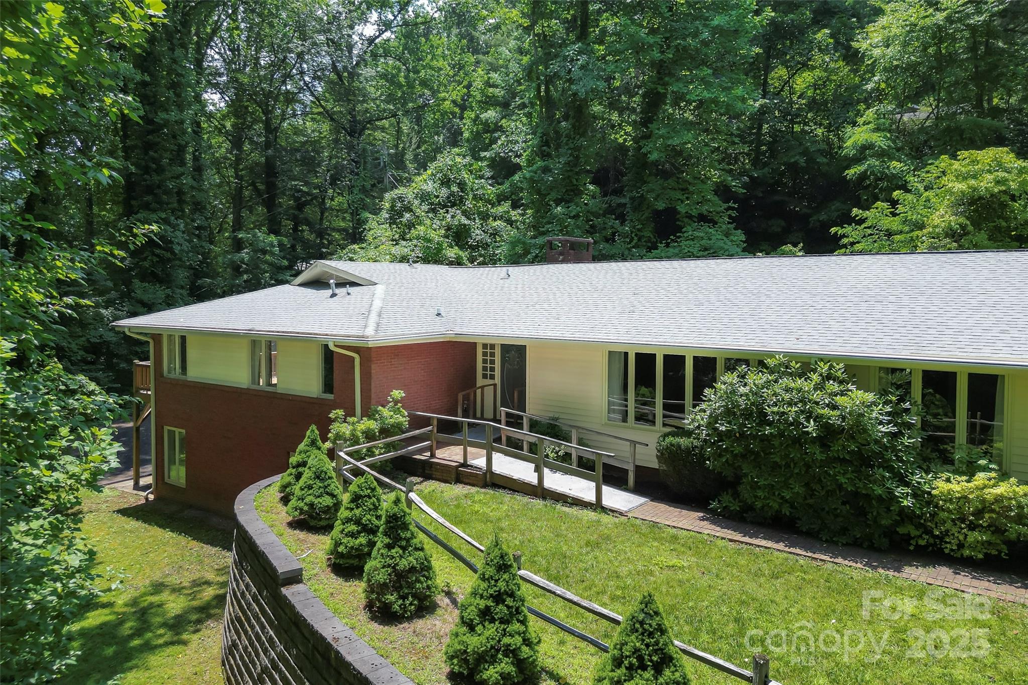 684 Woodfield Drive Property Photo 1