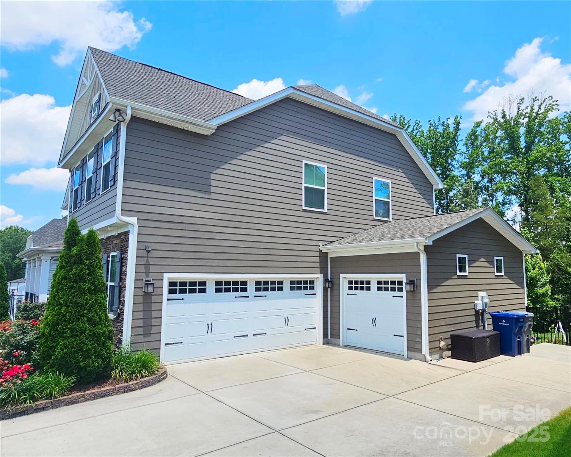 4386 Oldstone Drive Property Photo 3