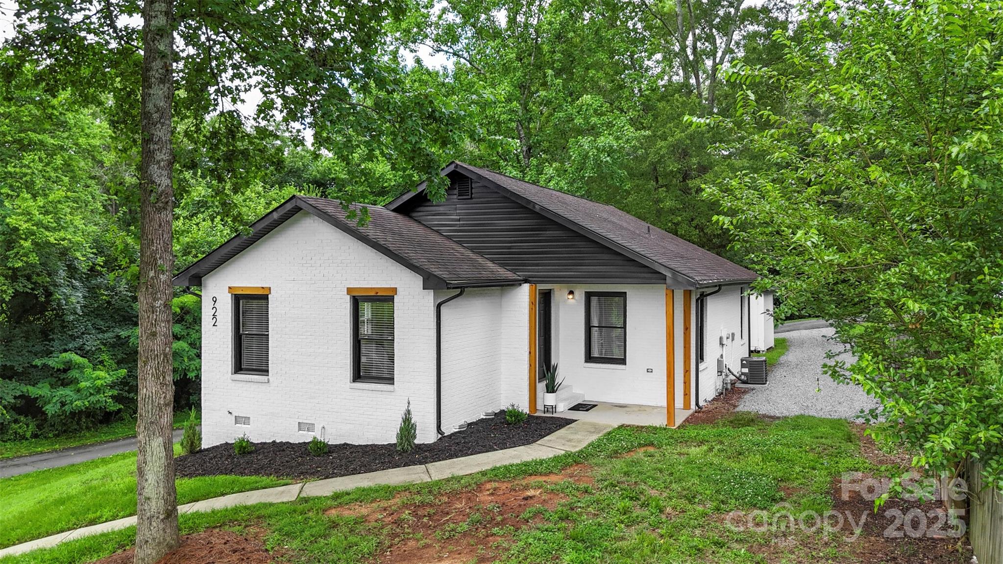 922 Maurice Street Property Photo 4