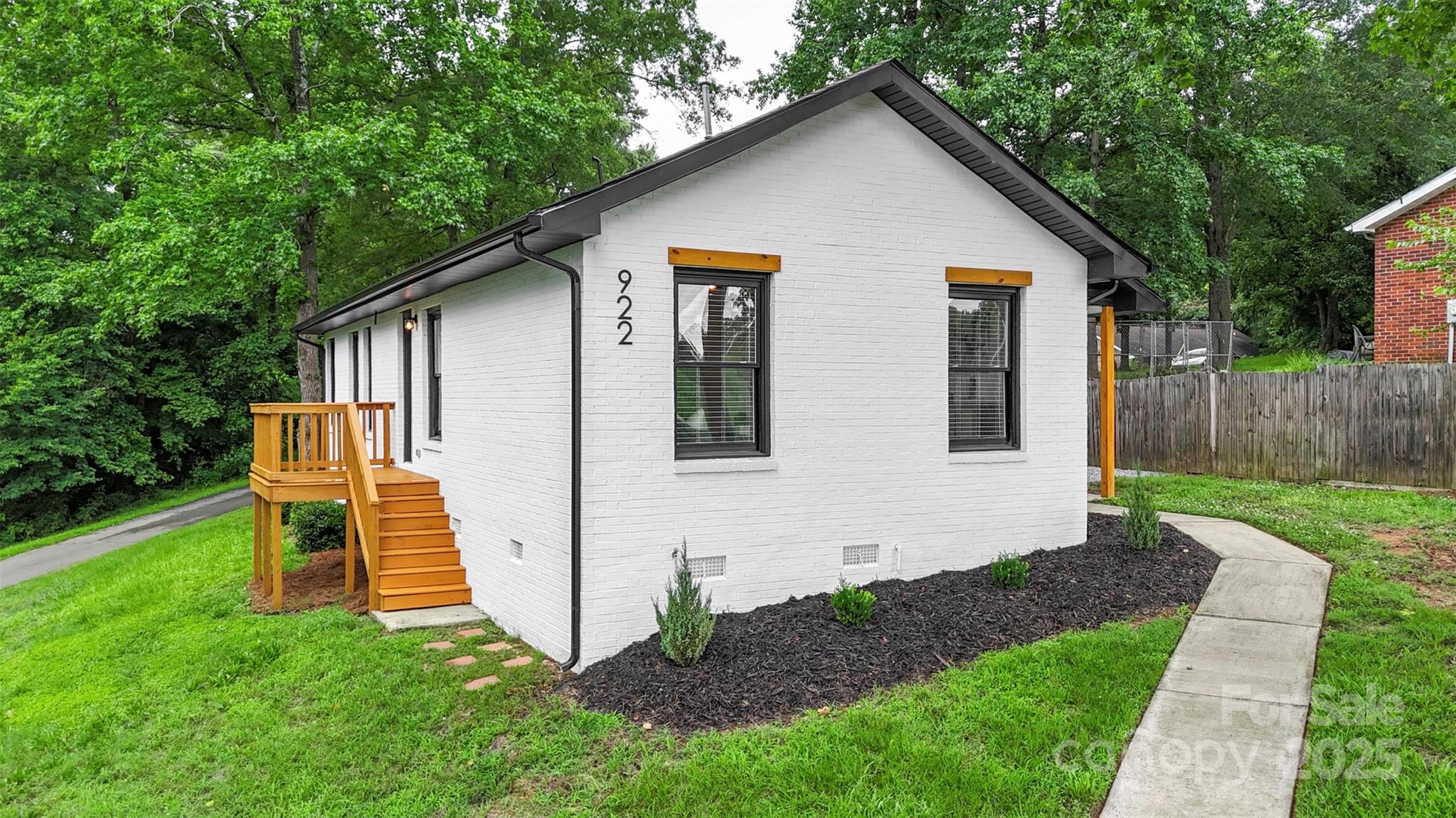 922 Maurice Street Property Photo 5