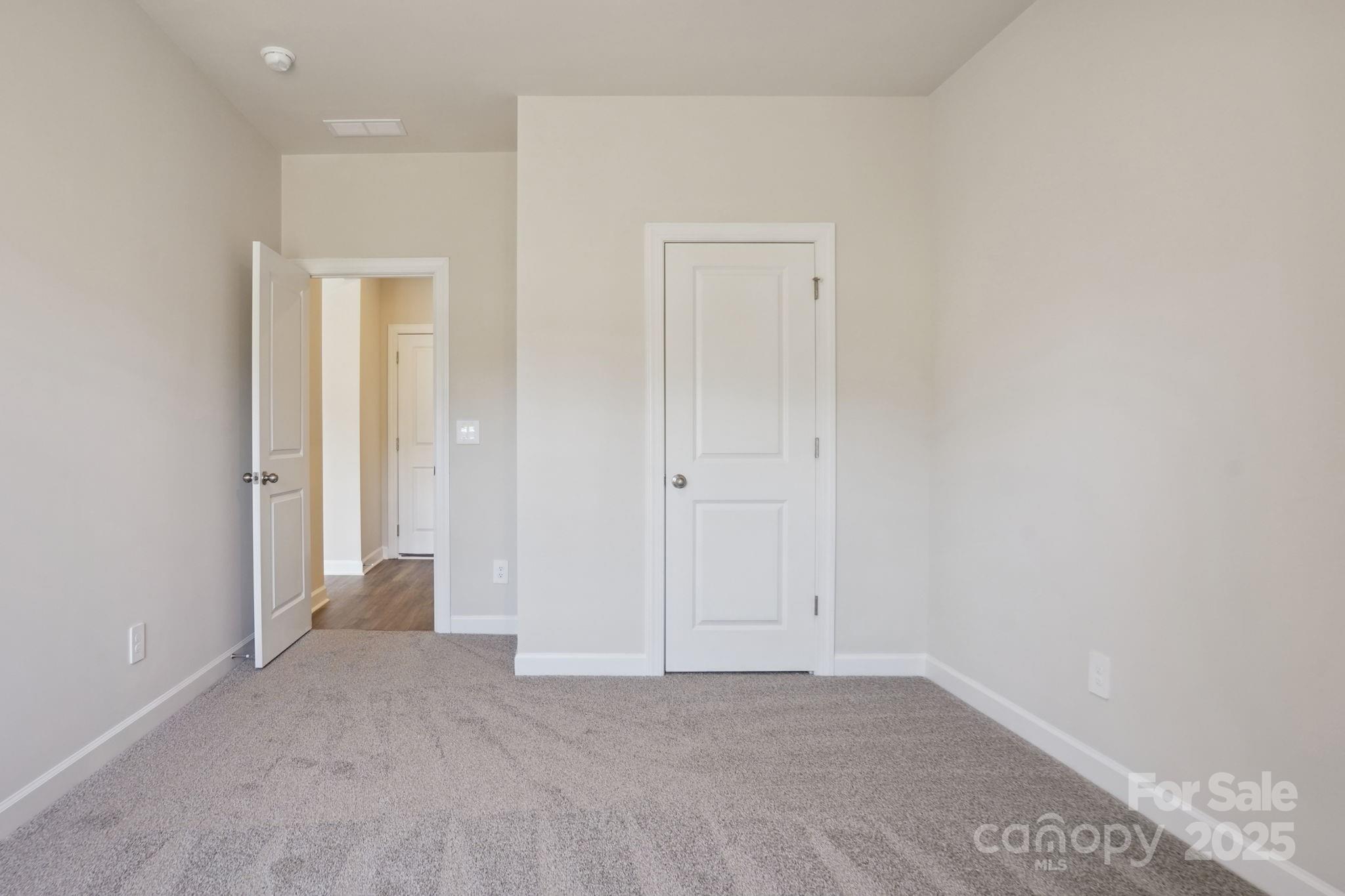 135 Satchel Court Property Photo 6