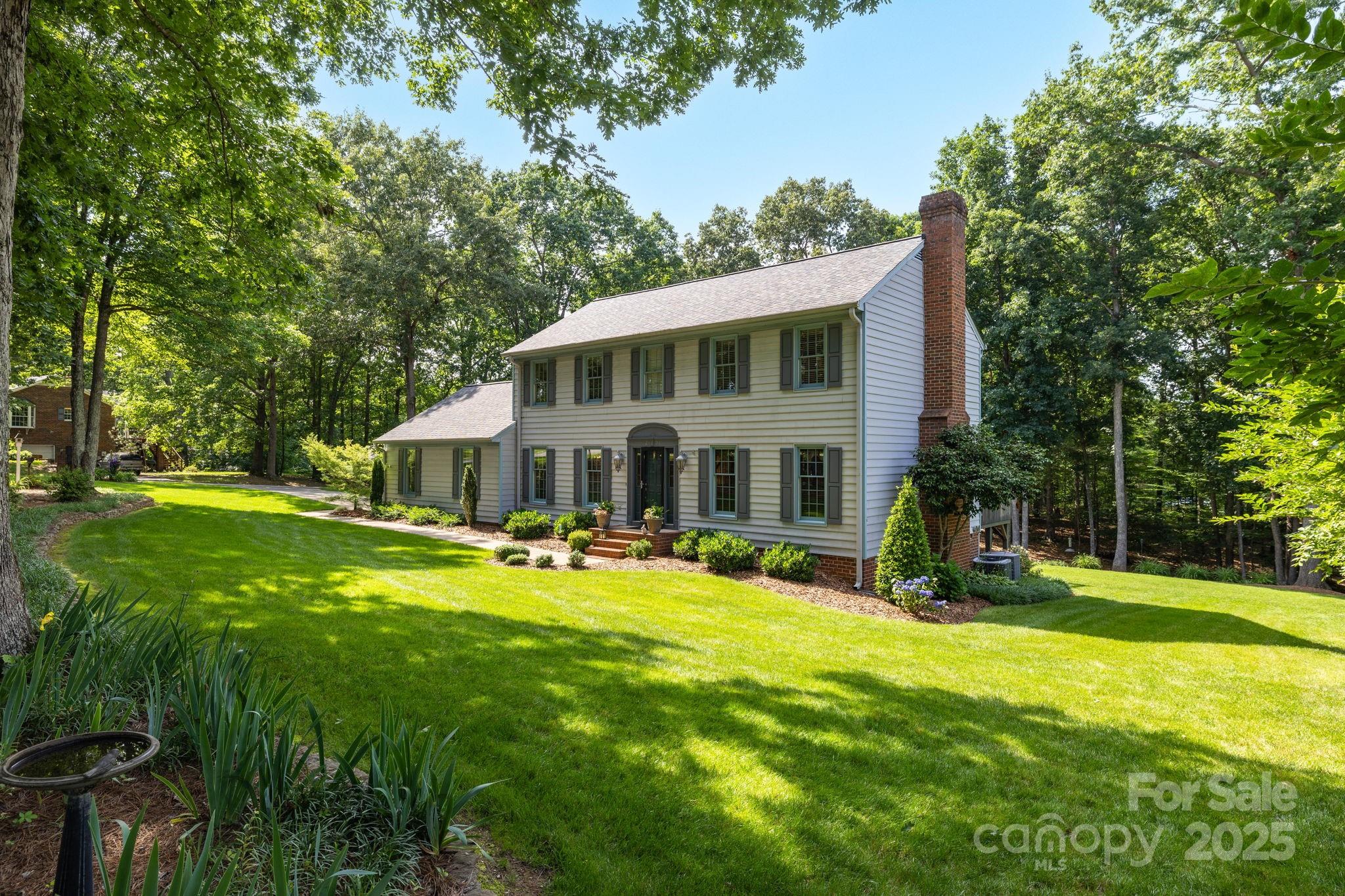 2101 River Chase Drive Property Photo 1