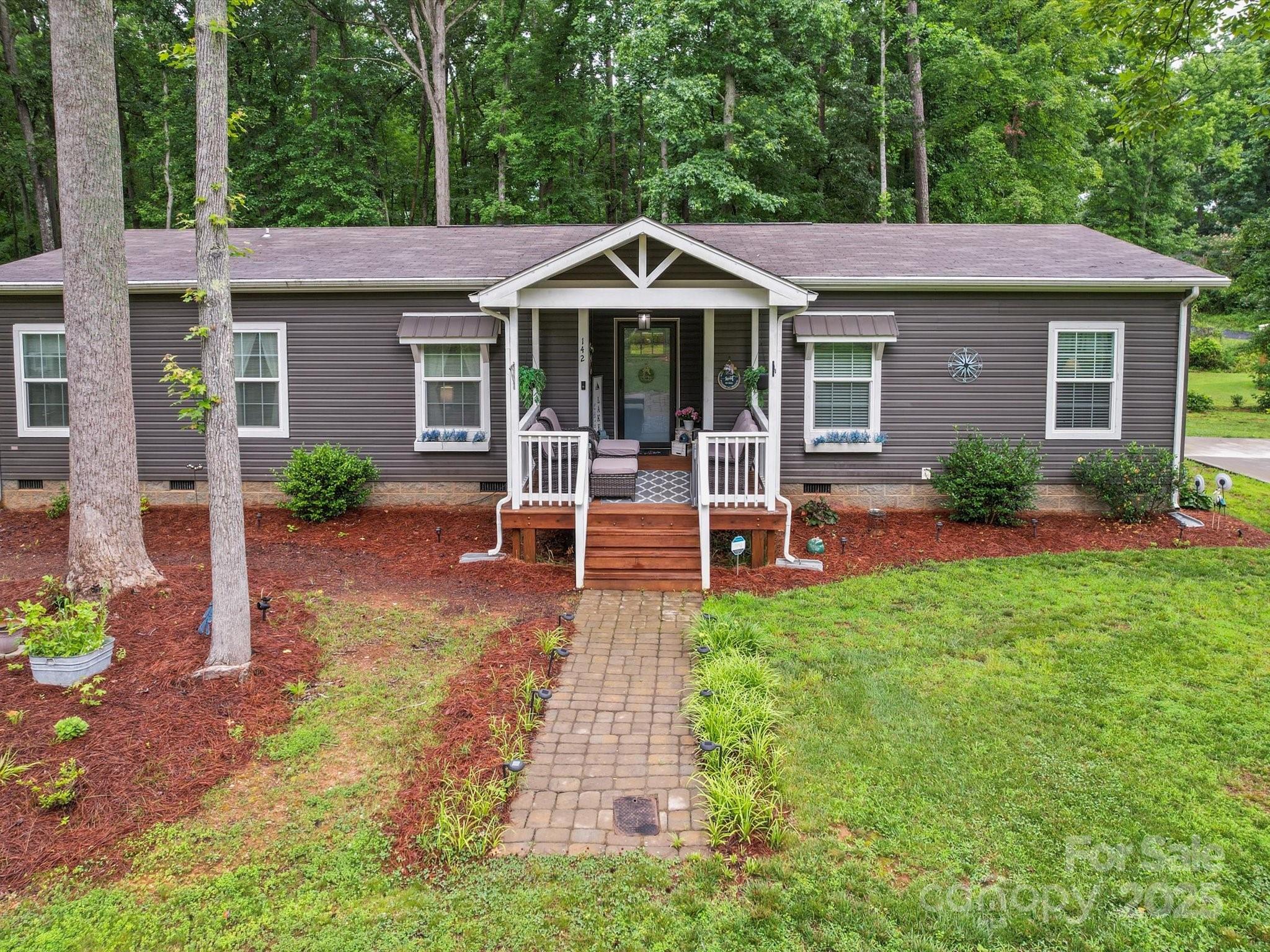 142 Hickory Road Property Photo 1